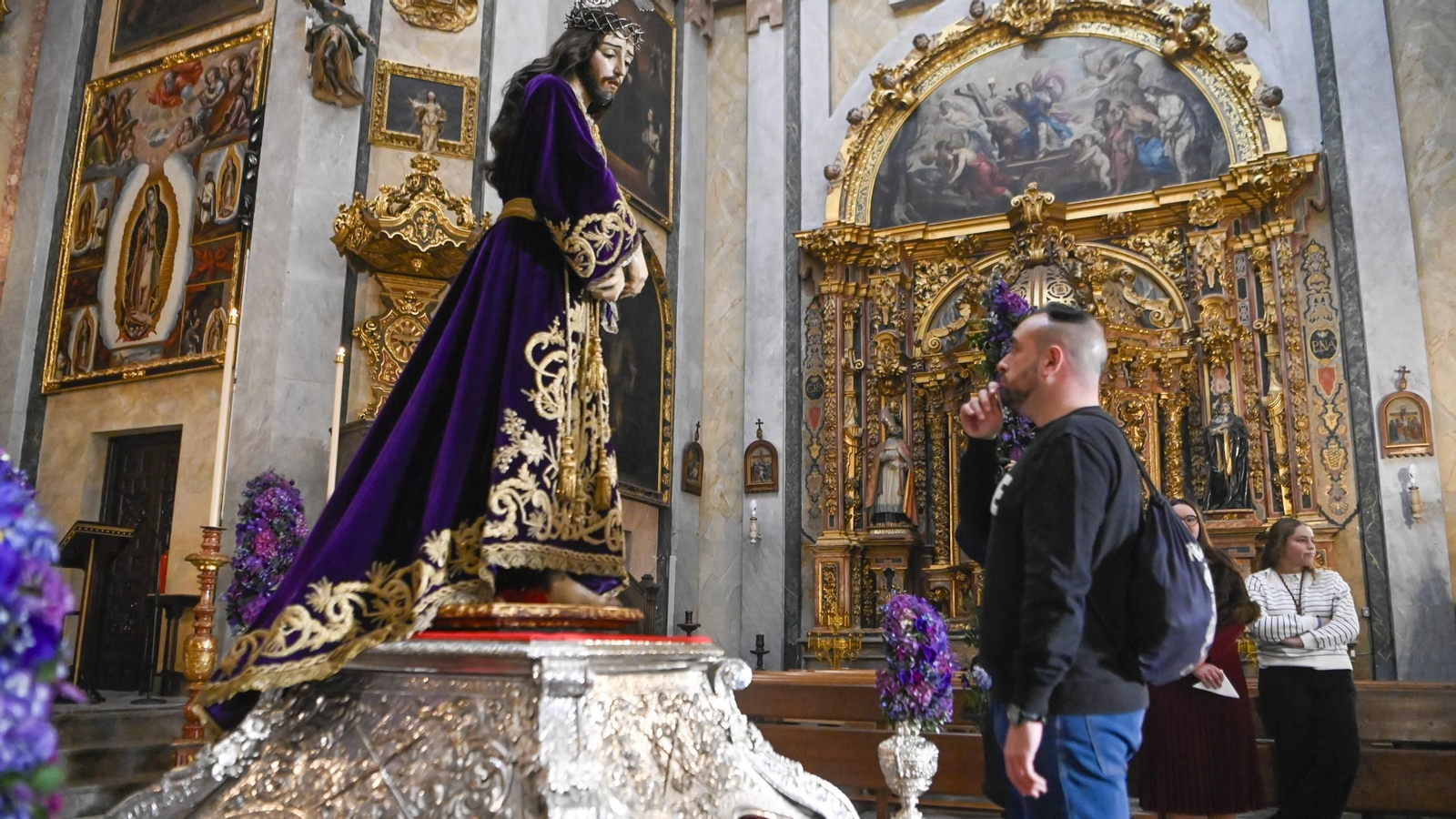 Fotogalería: Tradicional y Devoto Besapiés Nuestro Padre Jesús del Rescate 2025