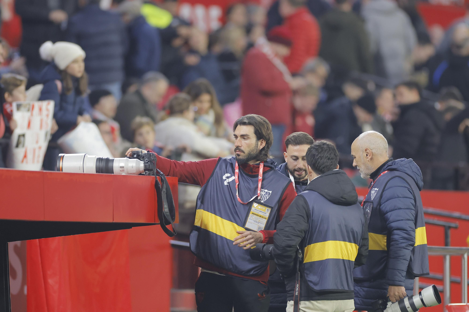 Búscate en las fotos del Sevilla-Alavés
