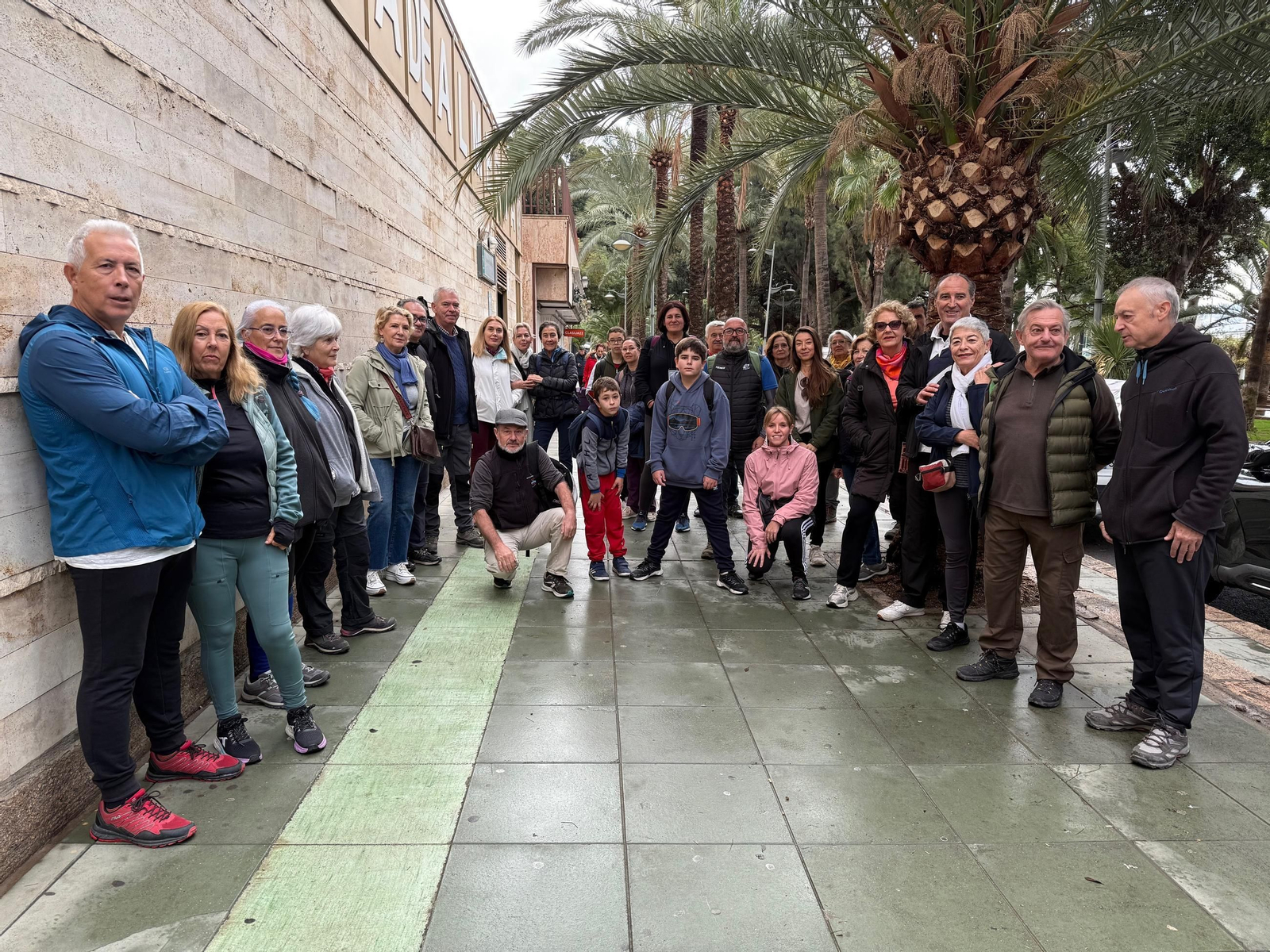 Participantes en el sendero patrimonial Entre Murallas.