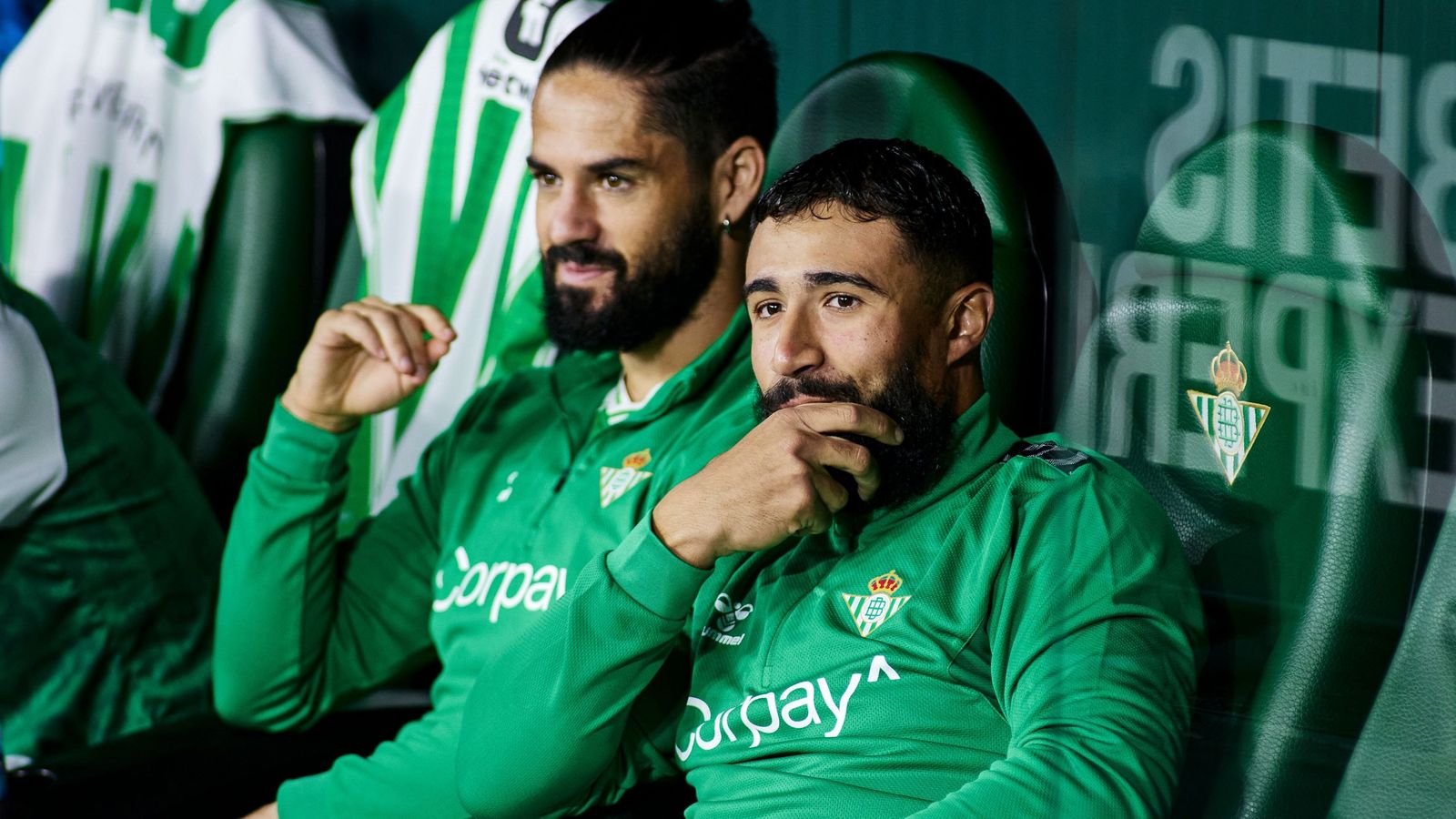 Isco y Fekir, en el banquillo durante un partido de la presente temporada.