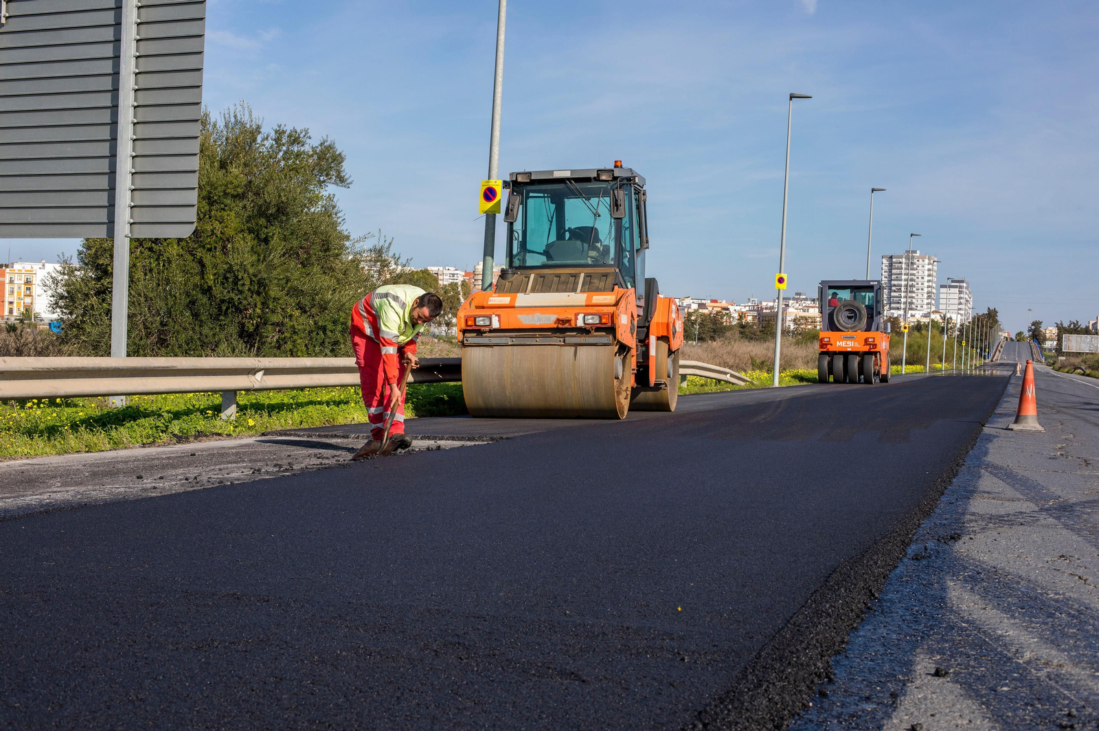 Las obras del séptimo Plan de Asfaltado continúan esta semana por el Molino de la Vega y Pérez Cubillas