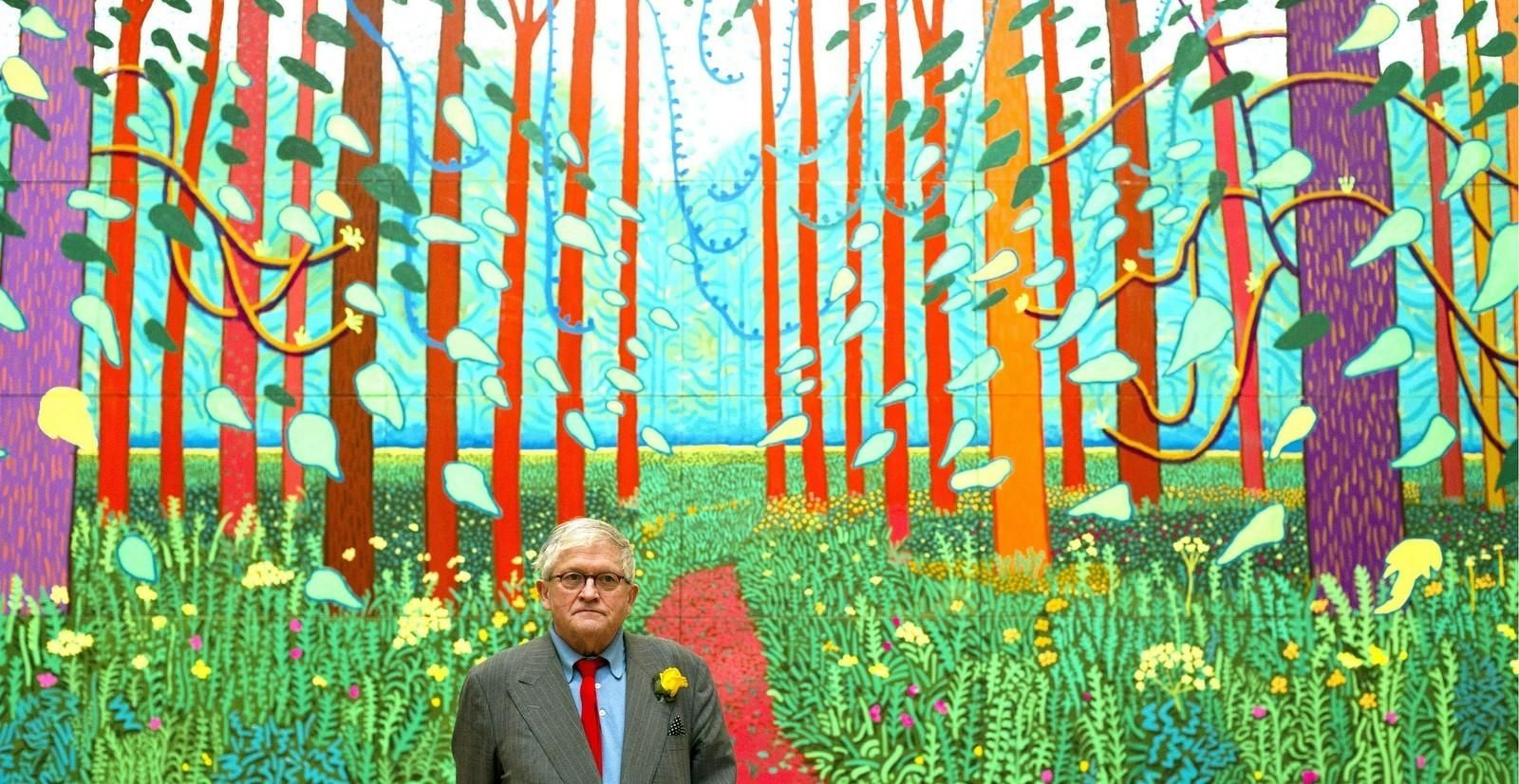 David Hockney (Bradford, 1937), ante uno de los imponentes paisajes de su serie 'La llegada de la primavera'.