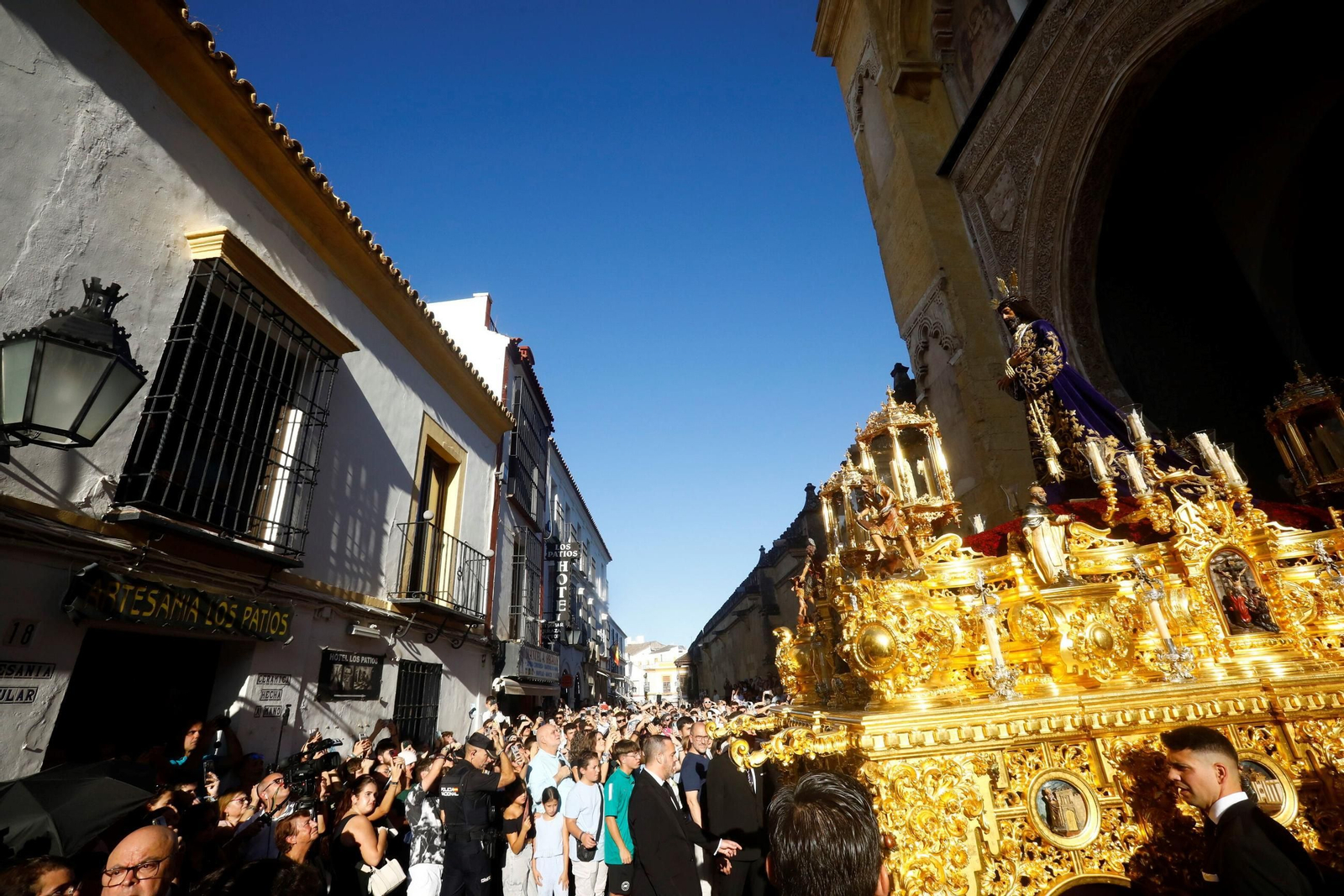 Las mejores fotos de los traslados de regreso de las hermandades tras el Magno Vía Crucis de Córdoba