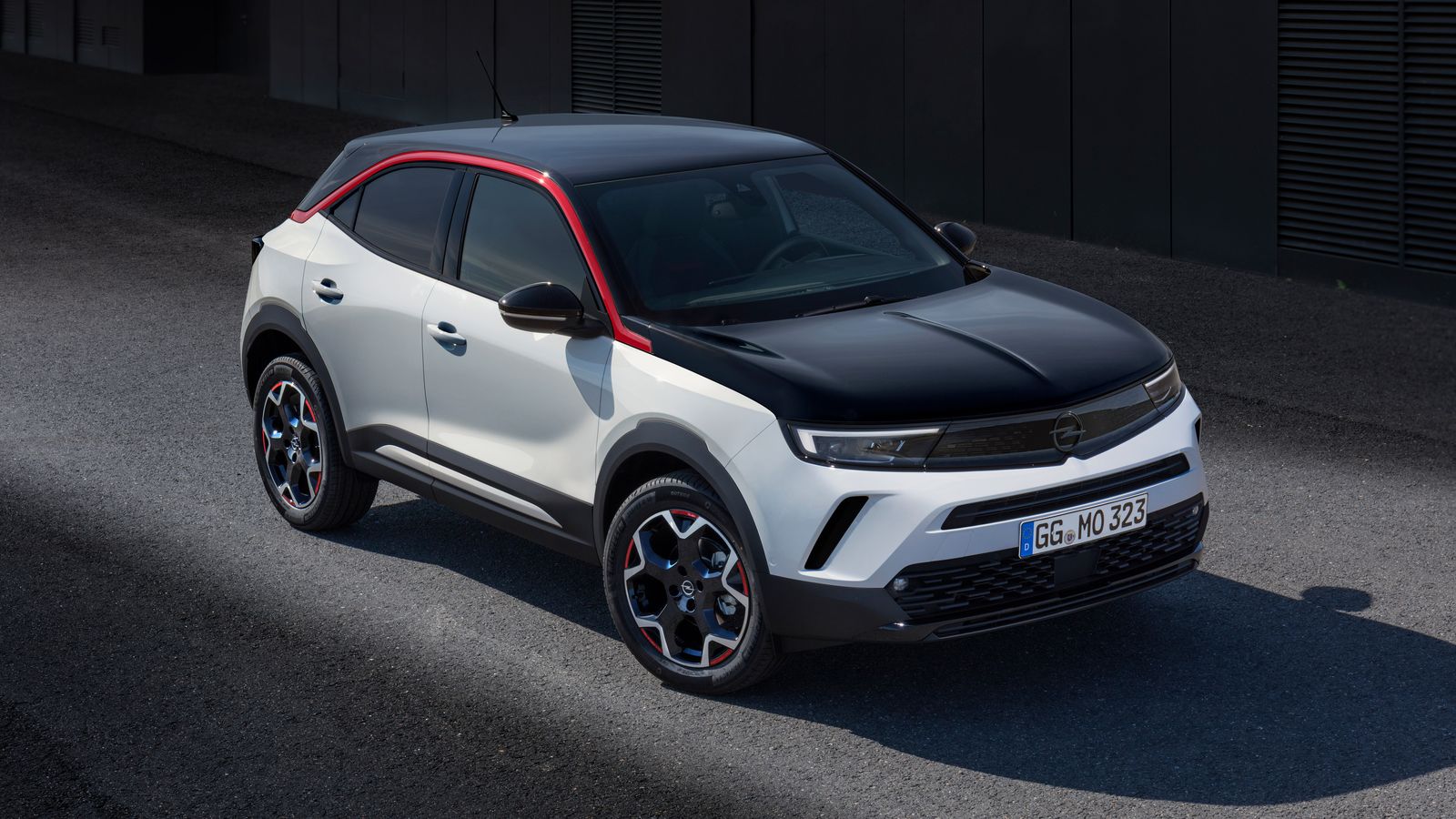 De momento, la oferta de motores la componen dos de gasolina y un Diesel, además del eléctrico. Todos se mueven en una estrecha horquilla de potencia de entre 100 y 136 CV.