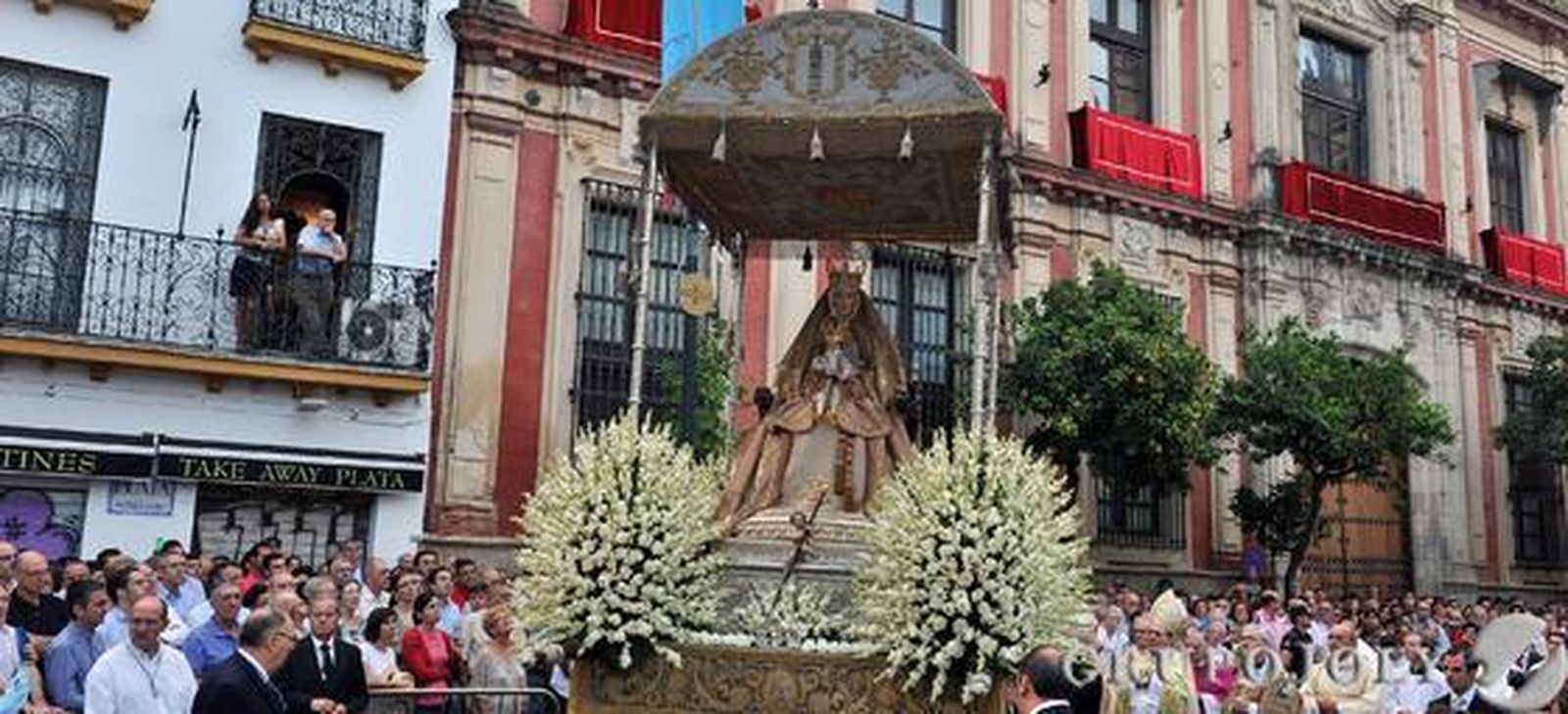 La Patrona se pasea por las calles del centro. 

Foto: Juan Carlos Vázquez