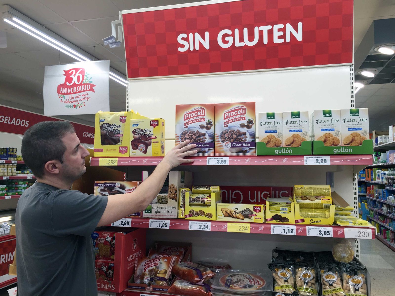 Productos sin gluten en un supermercado.