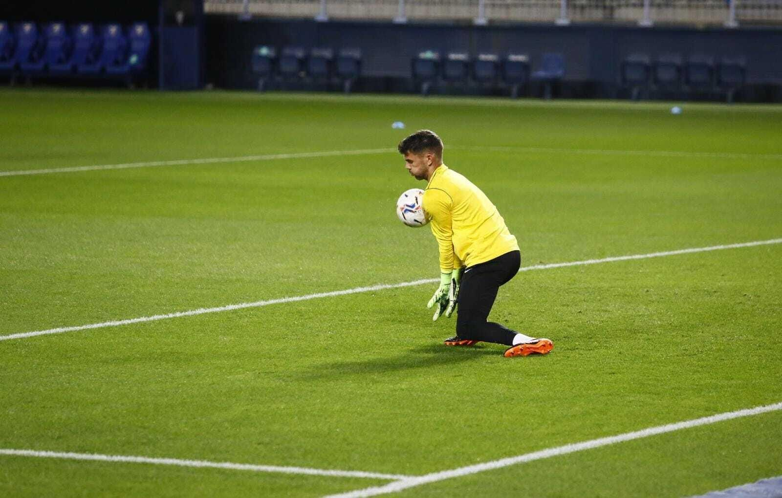 Las fotos del recibimiento al equipo y el calentamiento antes del Málaga - Cartagena