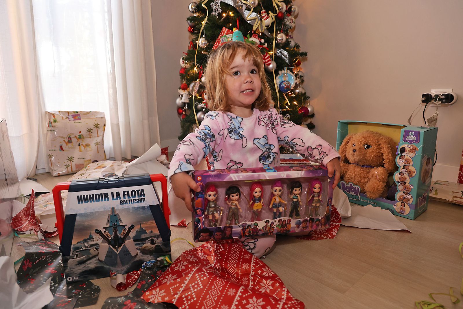 Día de regalos y Reyes Magos por los barrios de la ciudad