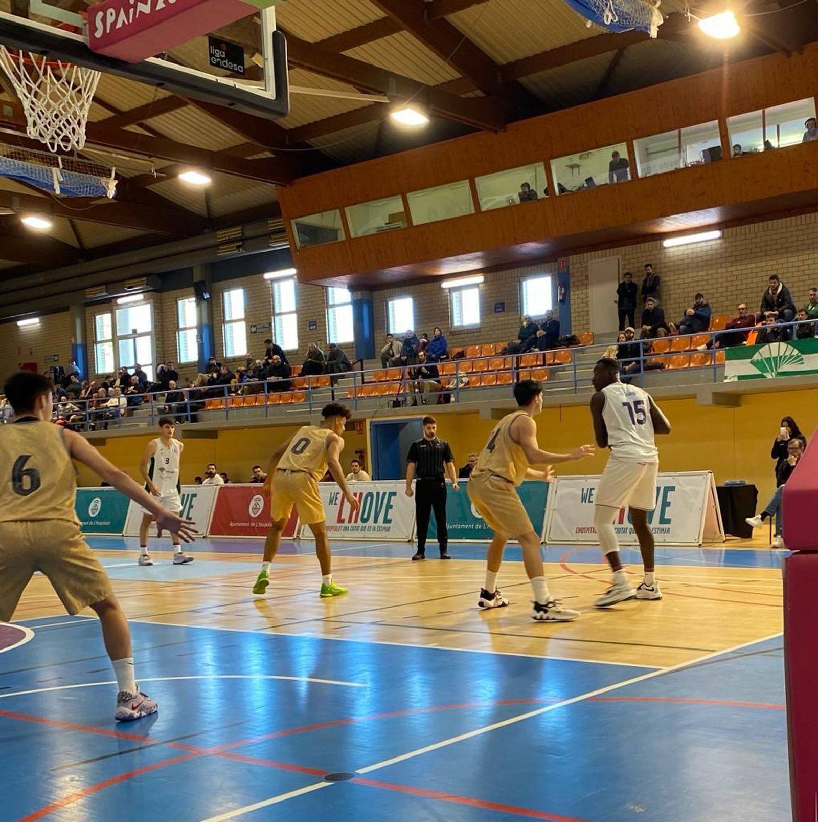 Baba Badji, en el poste.