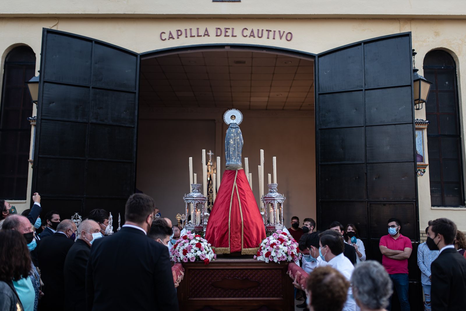 La procesión de la Virgen del Pilar por la Hispanidad en imágenes