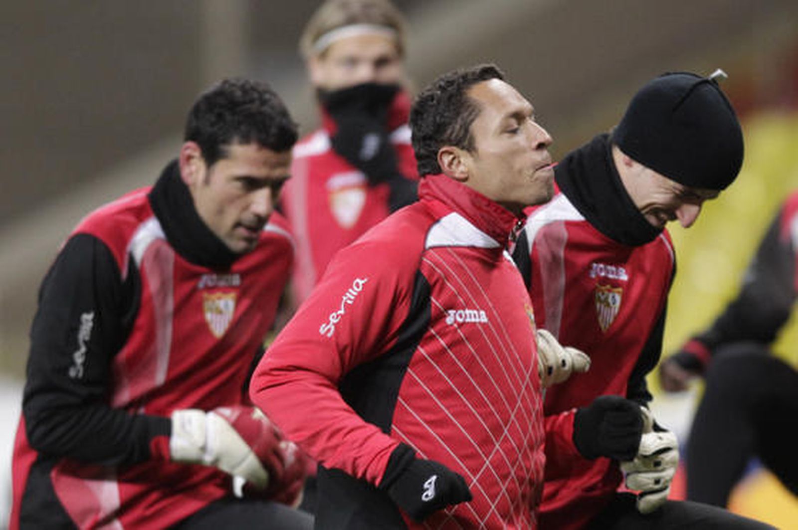 Palop y Adriano realizan carrera continua junto a varios compañeros. 

Foto: Antonio Pizarro