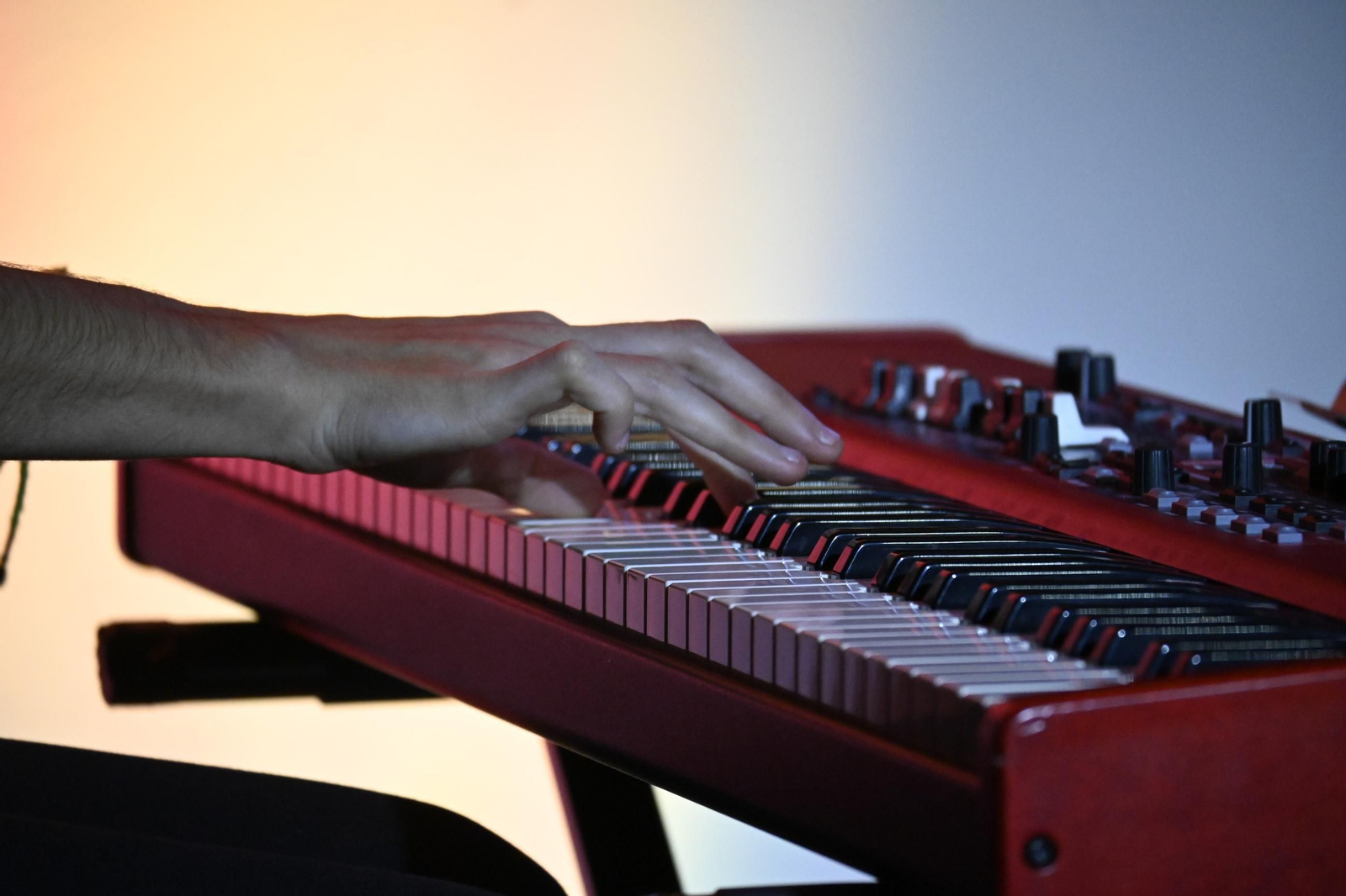 Actuación de Antonia Ferrá dentro del ciclo 'Música y otros ritmos' en imágenes