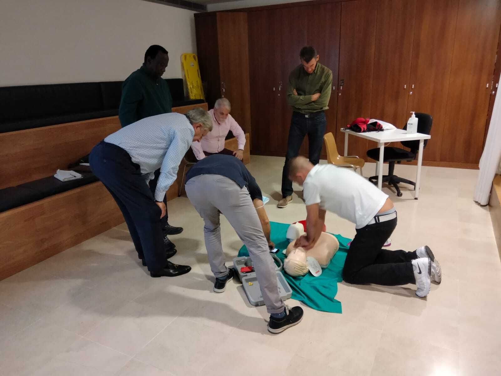 Un momento del curso sobre reanimación cardíaca impartido a los Caballeros Hospitalarios.