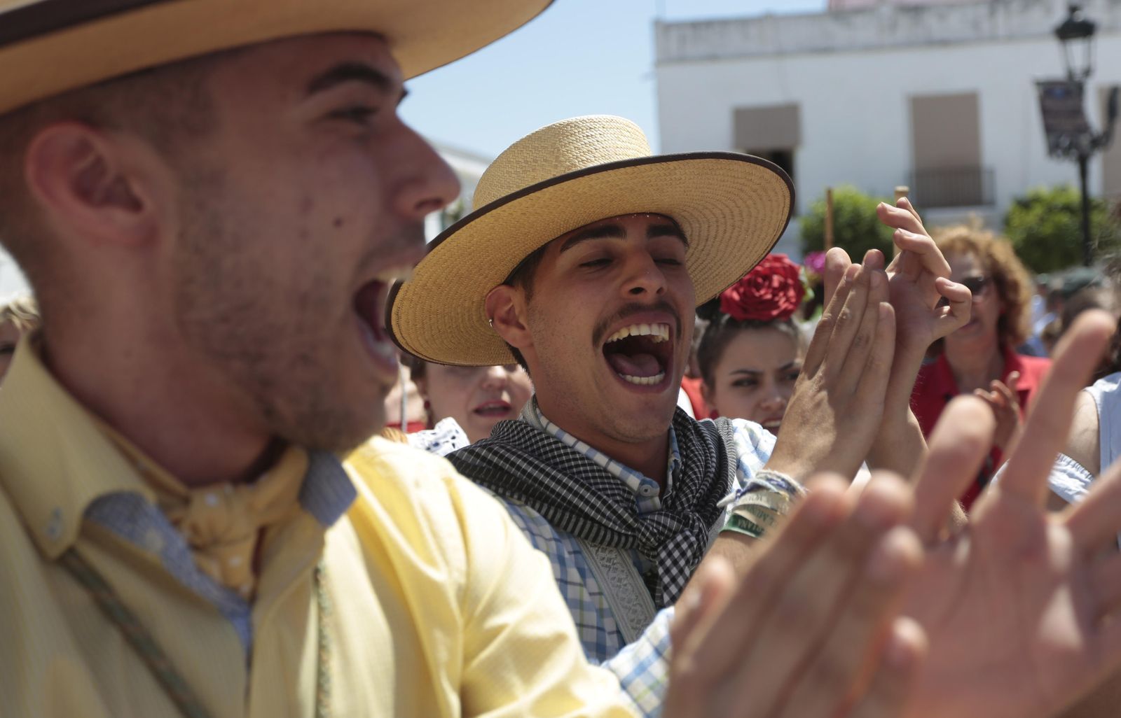 Paso de las hermandades por Villamanrique