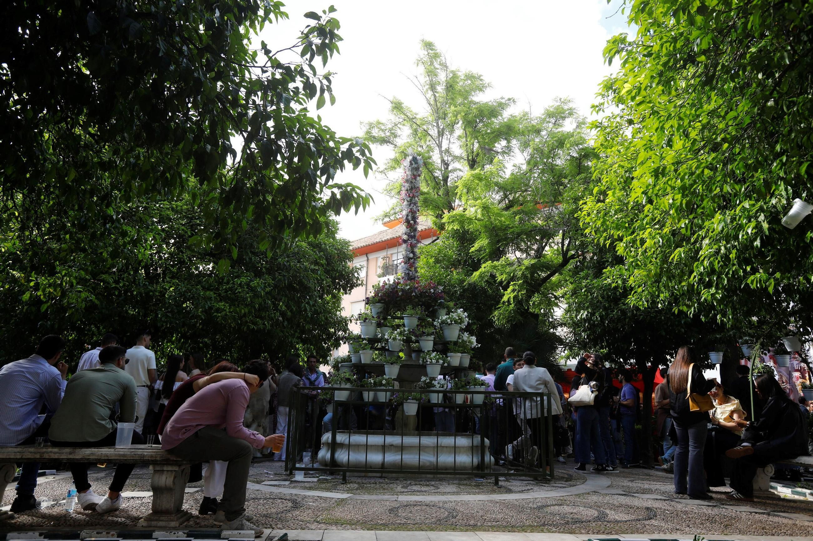 Las mejores fotos de unas Cruces de Córdoba abarrotadas para dar la bienvenida al fin de semana