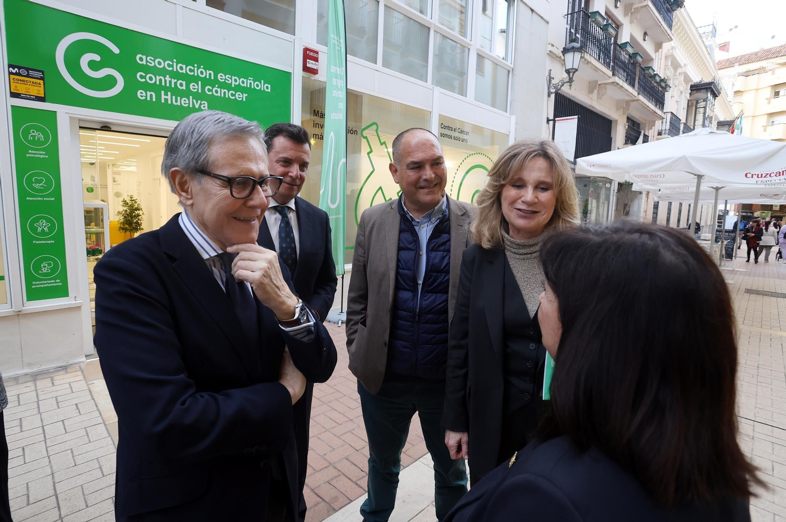 Imágenes de la inauguración de la nueva sede de la "Asociación Española Contra el Cáncer" en Huelva