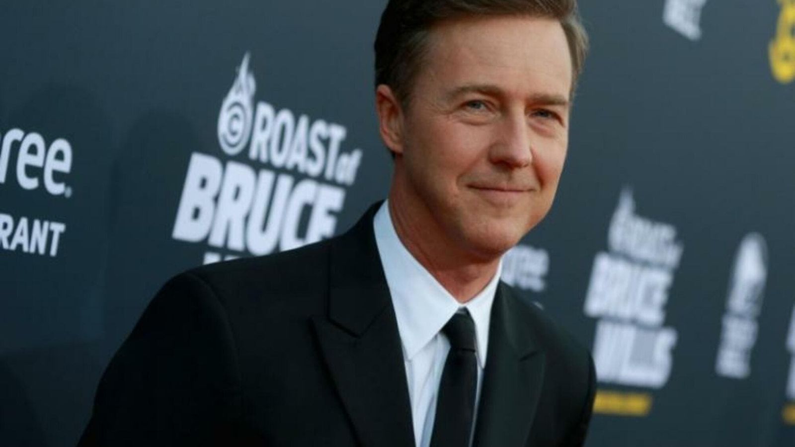 Edward Harrison Norton  es un actor polifacético, guionista, productor y director de cine estadounidense.