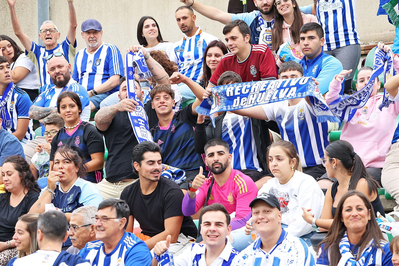 Búscate en las gradas del Betis Deportivo-Recreativo de Huelva