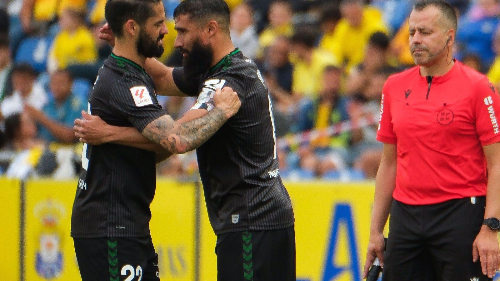 Fekir sustituye al lesionado Isco.