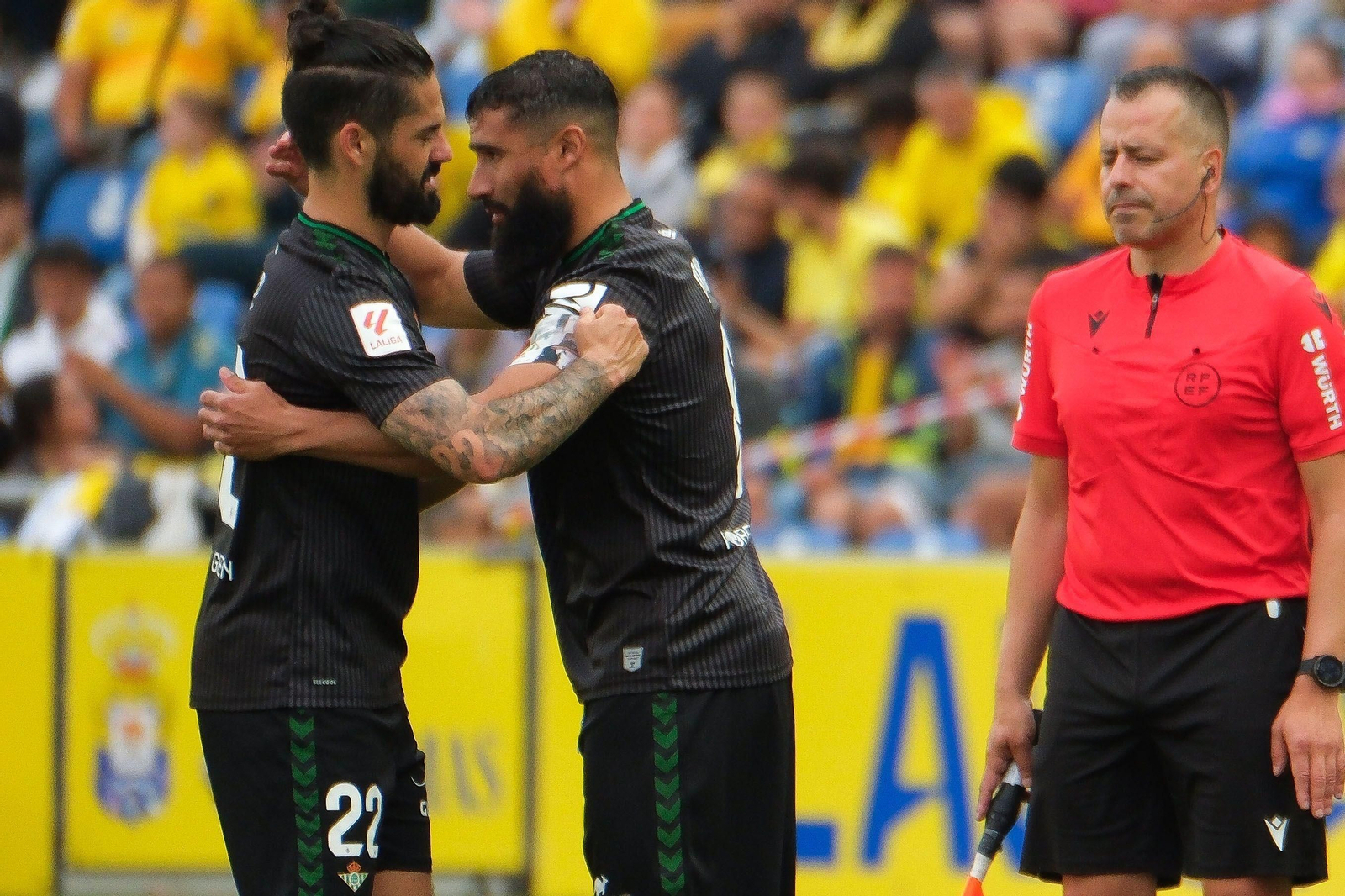 Fekir sustituye al lesionado Isco.