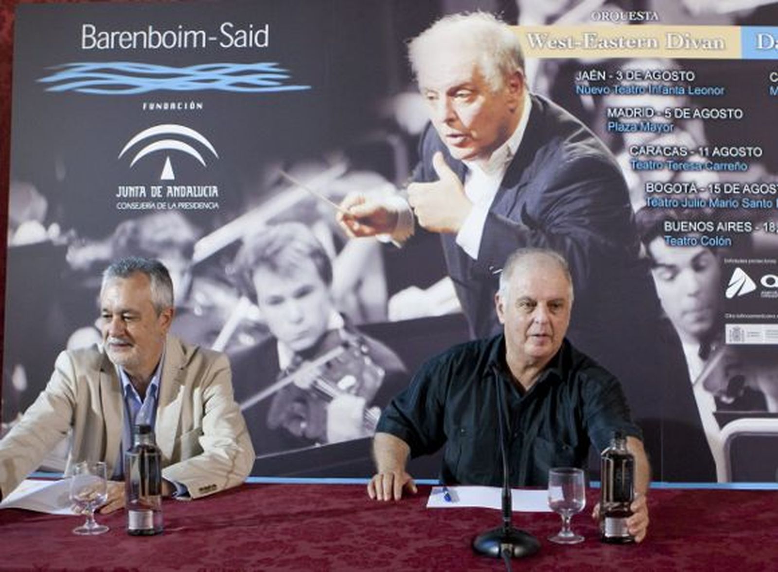 El director Daniel Barenboim ofrece dar un concierto en Sevilla para ayudar al presupuesto cultural andaluz