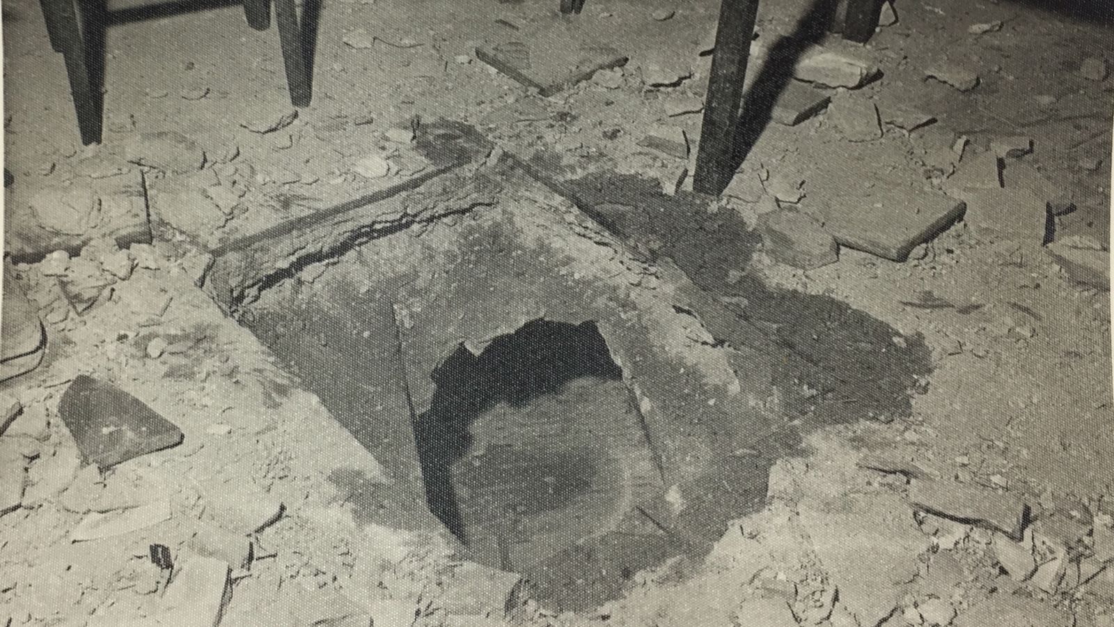 Boquete dejado en una de las plantas  afectadas