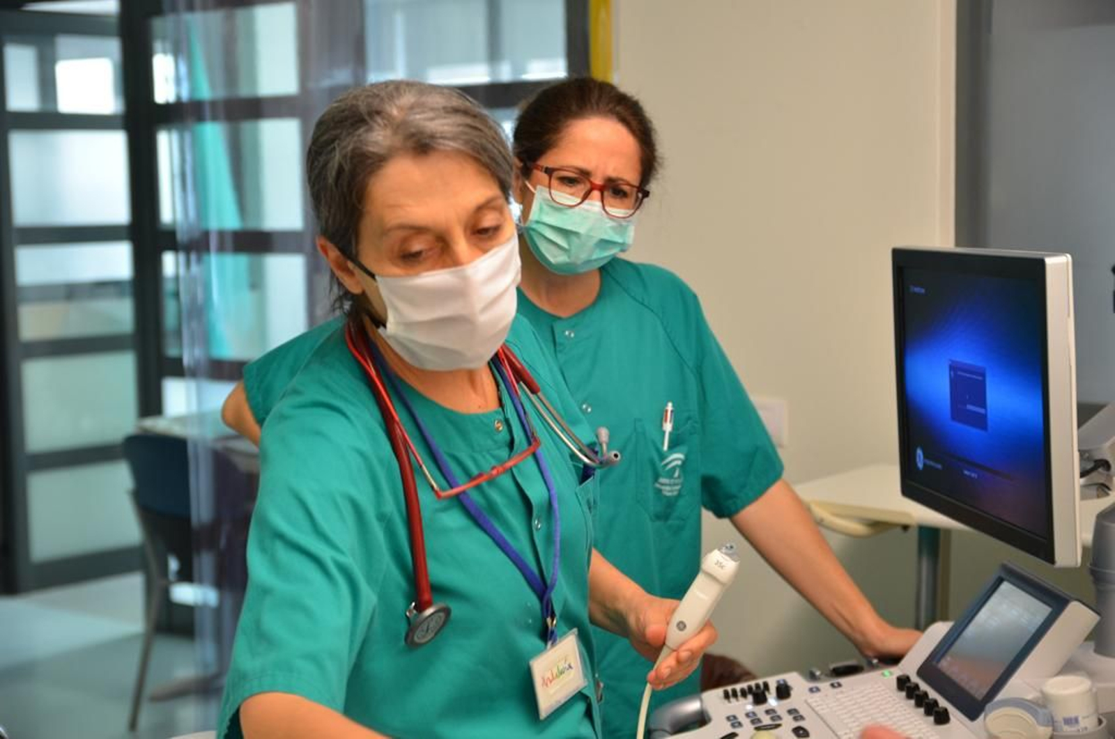 La lucha contra el coronavirus desde la UCI del Reina Sofía, fotografiada por sus profesionales