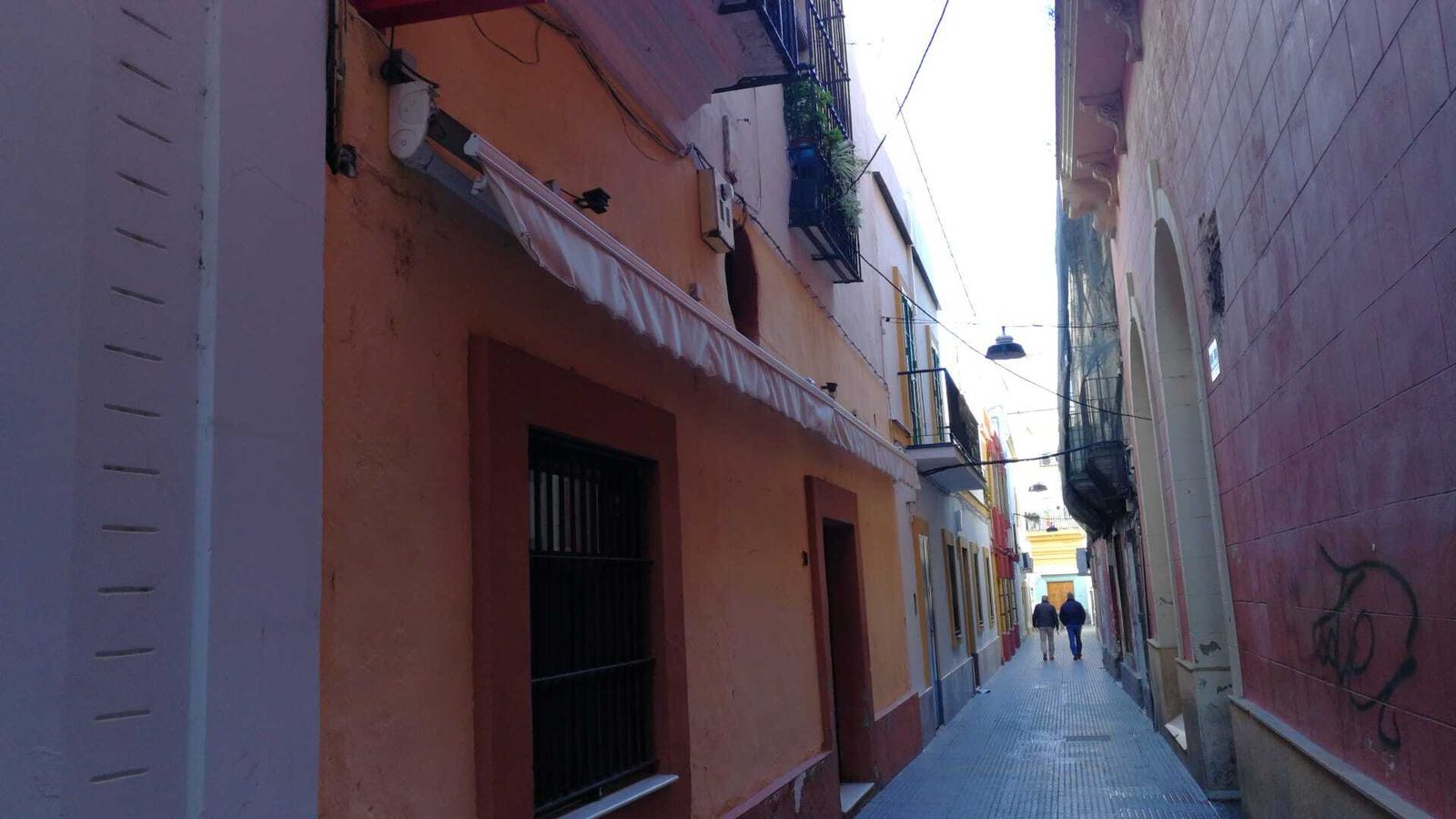 El café pub Blanco y Negro, situado en la céntrica calle peatonal Ricardo Alcón, en El Puerto.