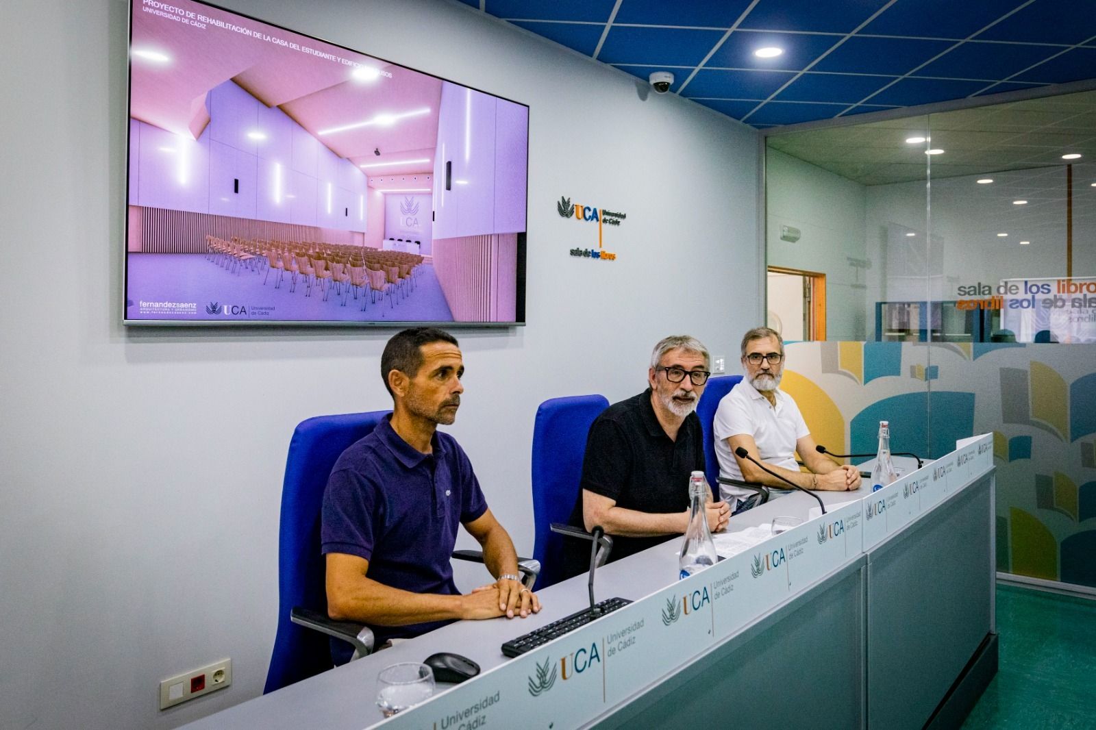 Francisco Piniella, con parte de su equipo, durante la presentación de la segunda fase de La Casa del Estudiante.