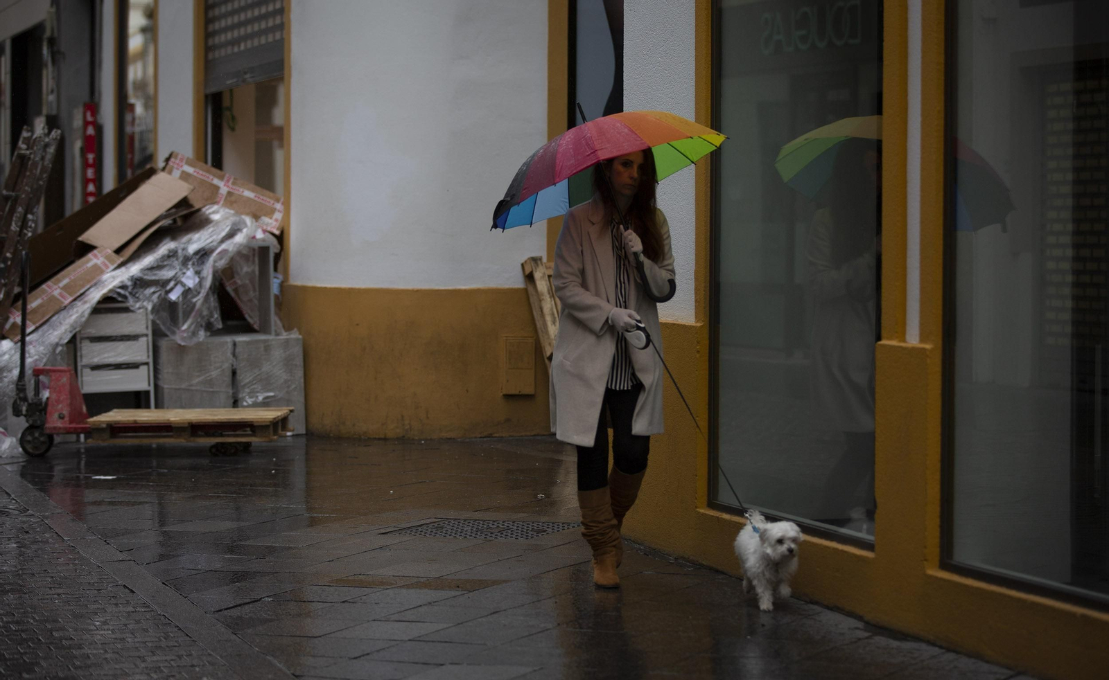 Coronavirus: Las imágenes del segundo día laboral de cuarentena en Sevilla