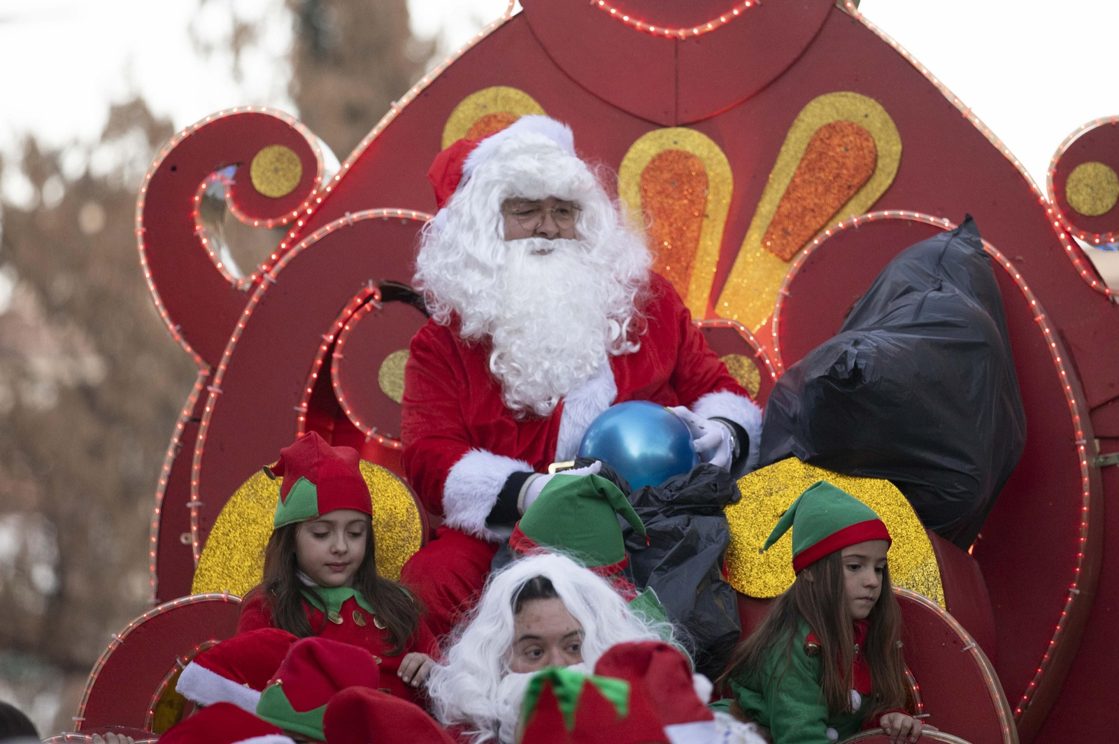 Así ha sido la cabalgata de Papa Noel por Granada