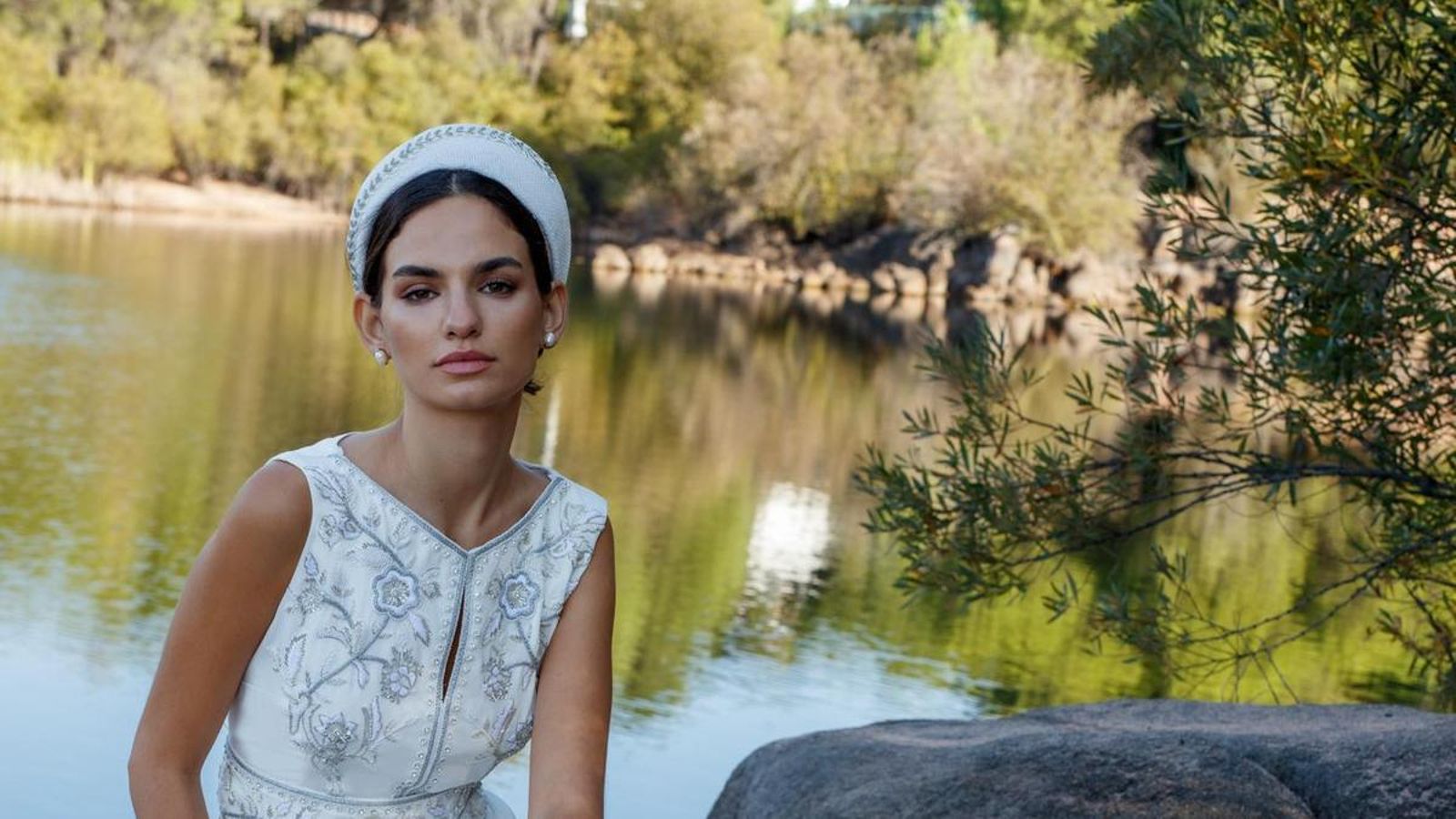 Los tocados nupciales cobran protagonismo en la nueva colección de Matilde Cano