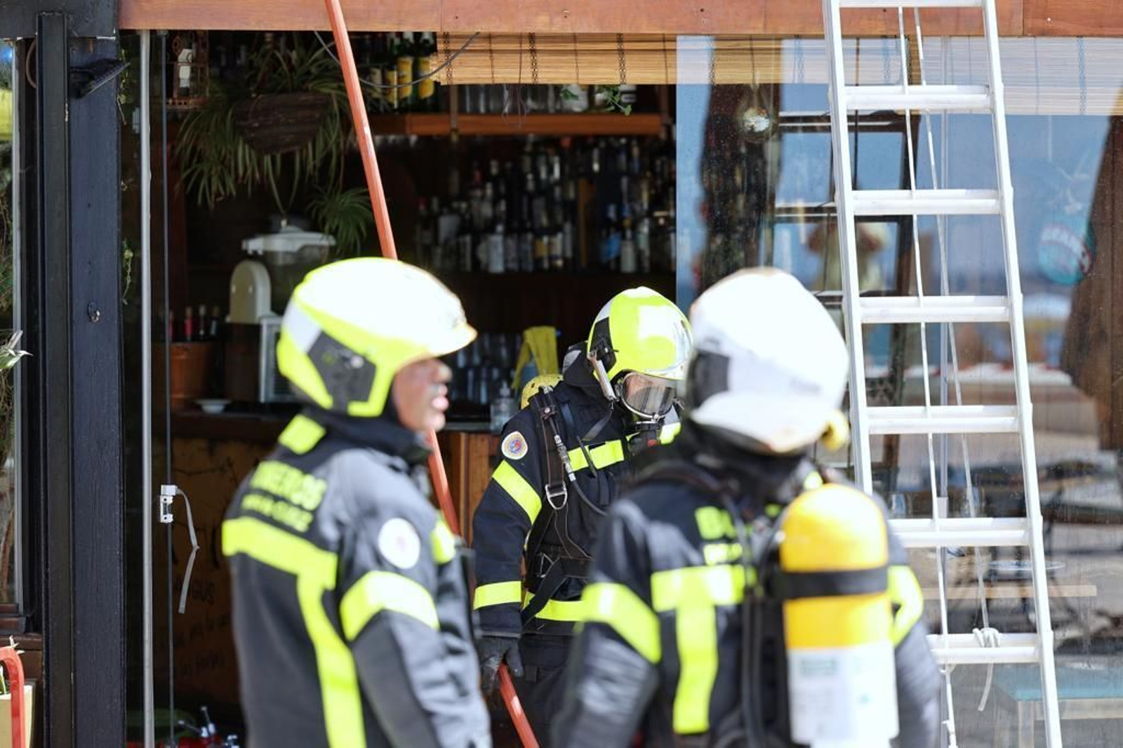 Imágenes del incendio en el Paseo Marítimo de Cádiz
