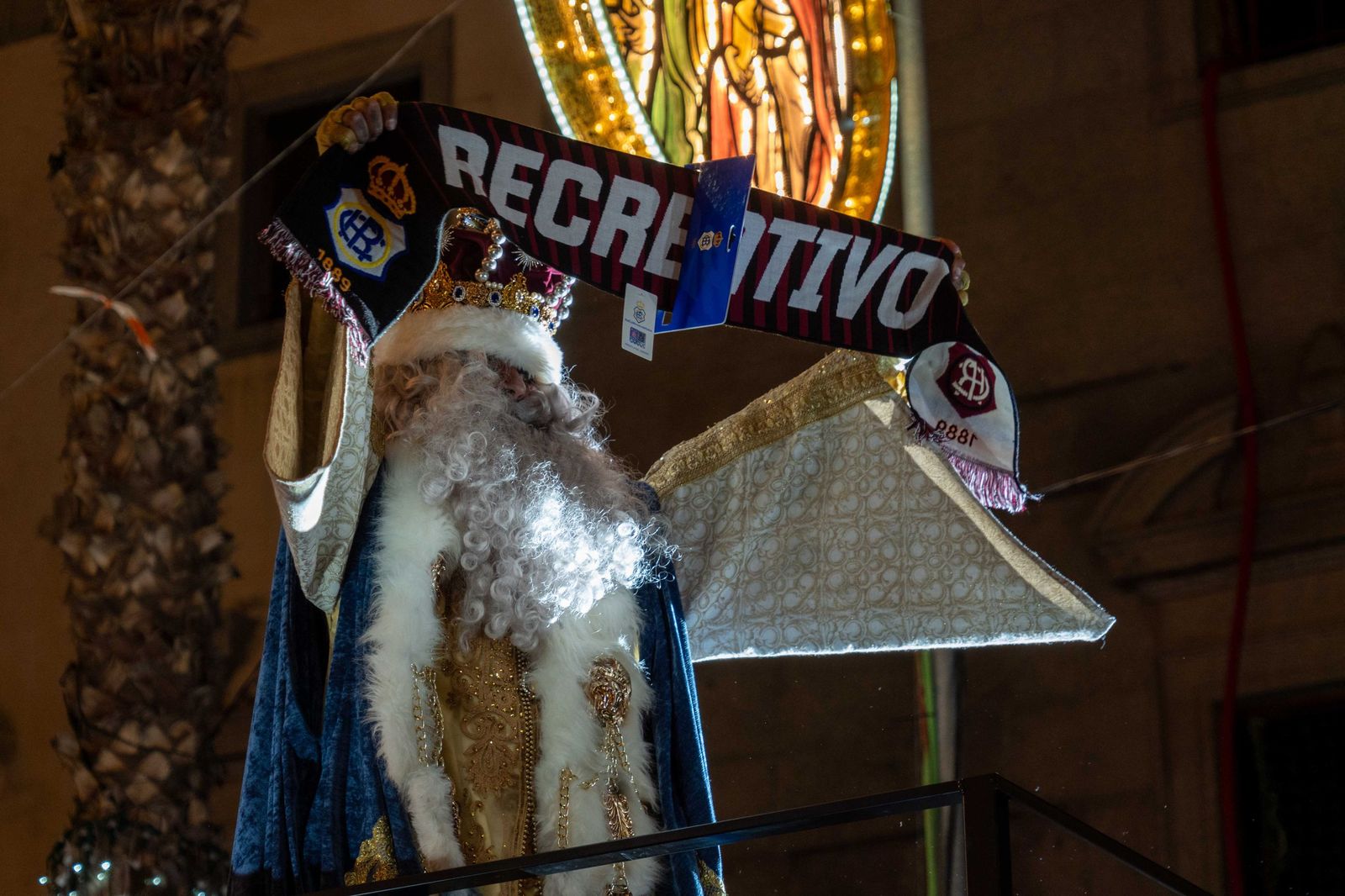 Las mejores fotografías del recorrido y la llegada al ayuntamiento de la cabalgata de Reyes Magos 2026