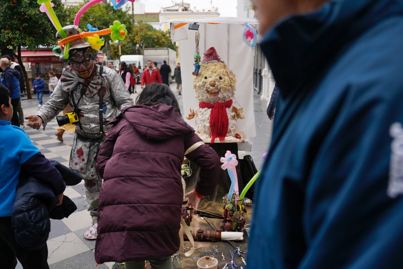 Búscate en las fotos del ambiente en el centro de Algeciras antes de la Nochevieja