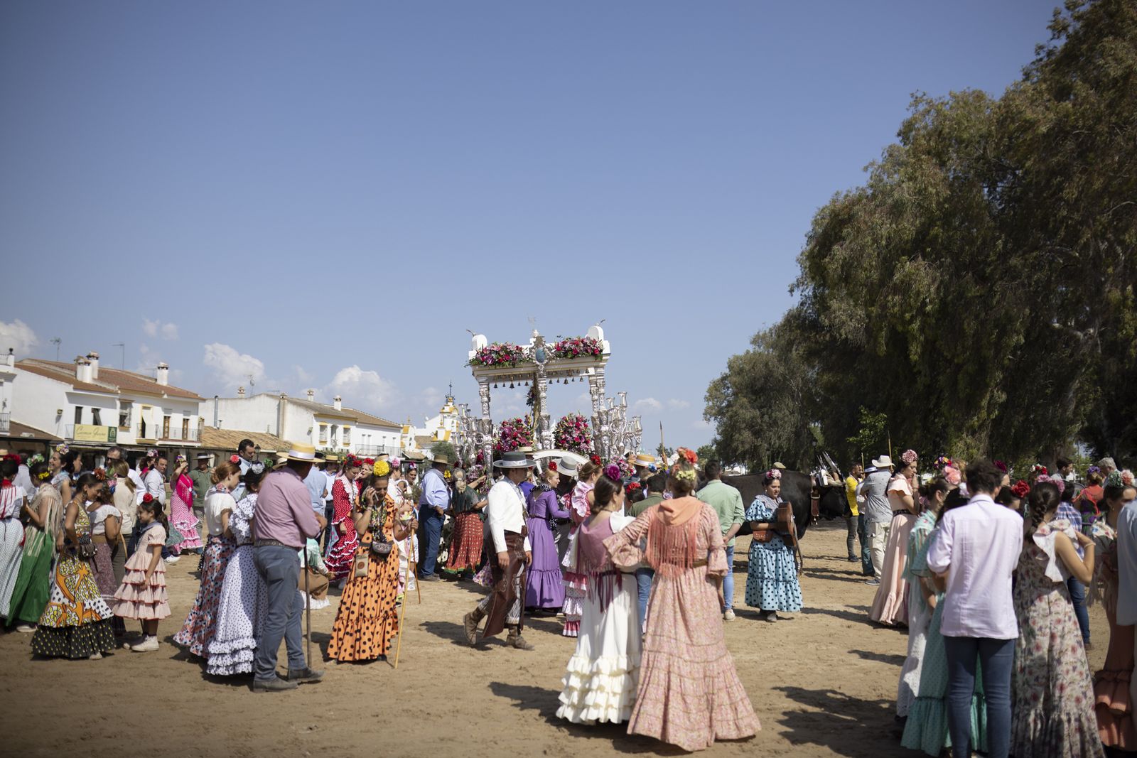 El Rocío 2023: Imágenes de la presentación de las Hermandades y ambiente en la aldea