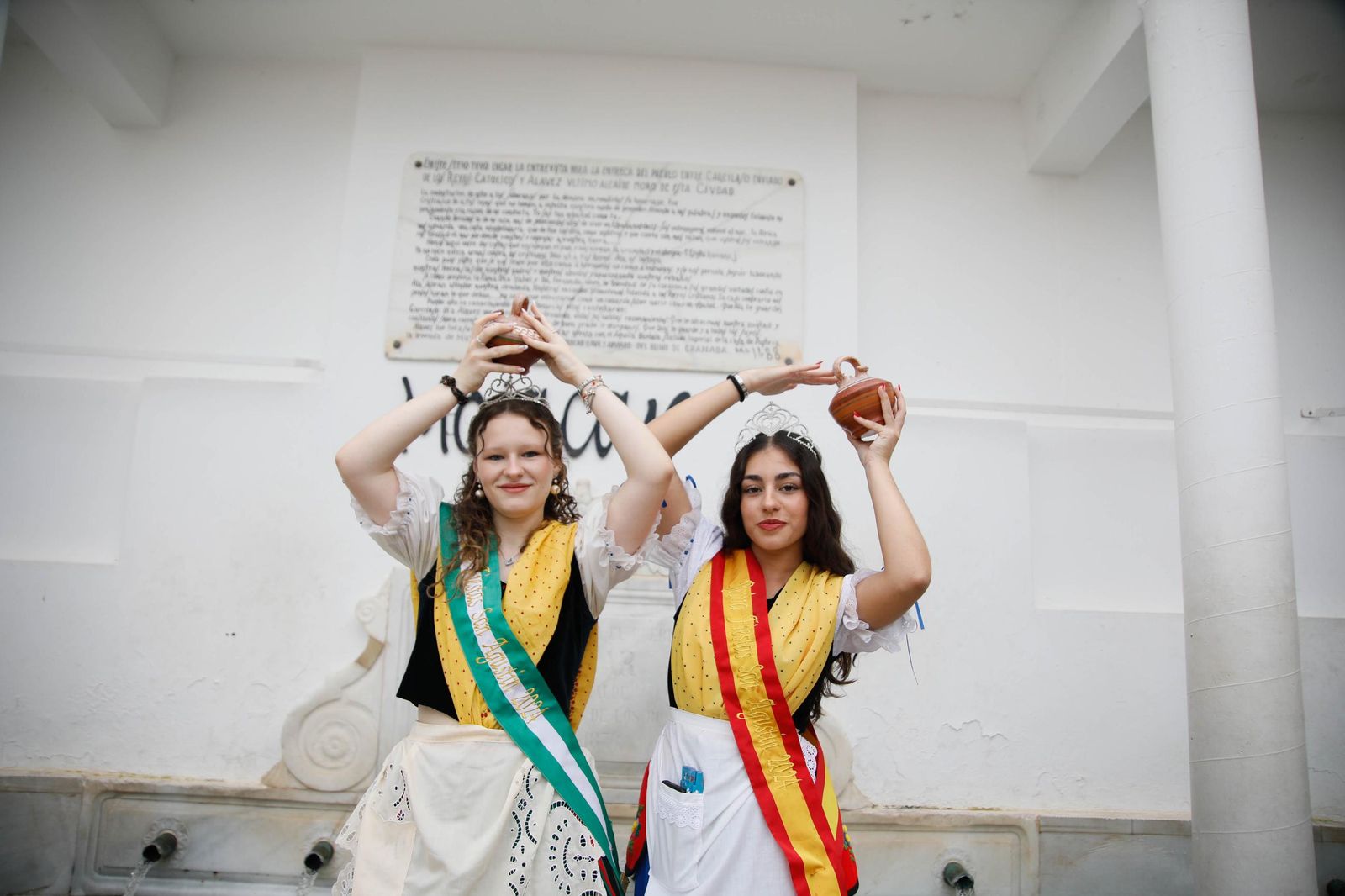 La Subida del Agua de las fiestas de Mojácar, en imágenes