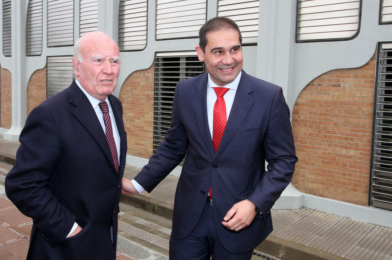 Imágenes de la toma de posesión del nuevo presidente del Puerto de Huelva, José Luis Ramos.