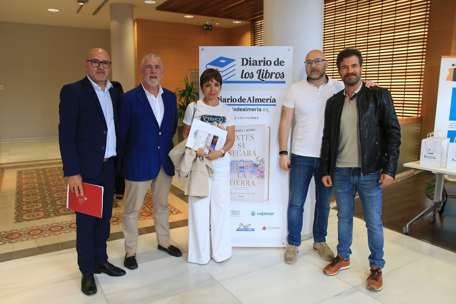 Diario de los Libros, con Fernando J. Múñez y su novela 'Antes se secará al tierra'