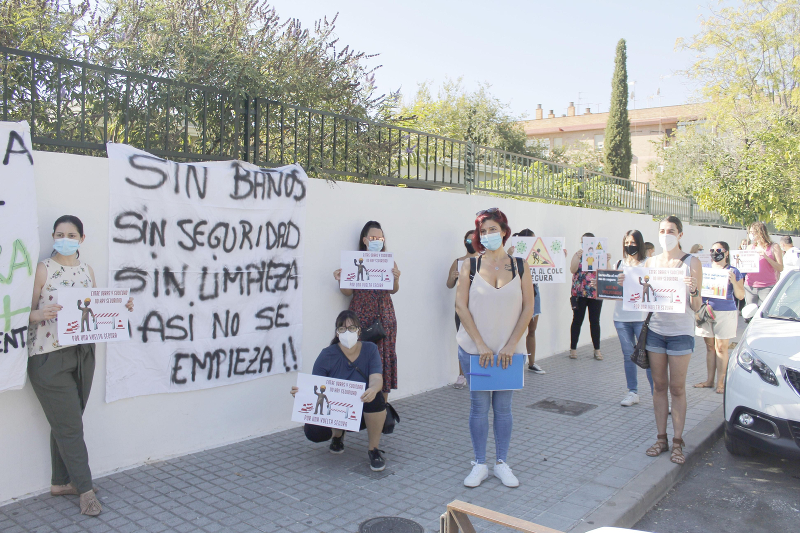Protesta de las familias del alumnado del colegio Aljoxaní. Protesta de las familias del alumnado del colegio Aljoxaní.