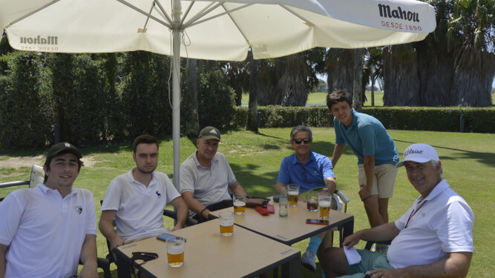 Iñigo Orle, Javier y Gonzalo de Olabarria, Javier Mejia con su hijo  y Ricardo Guldentops.