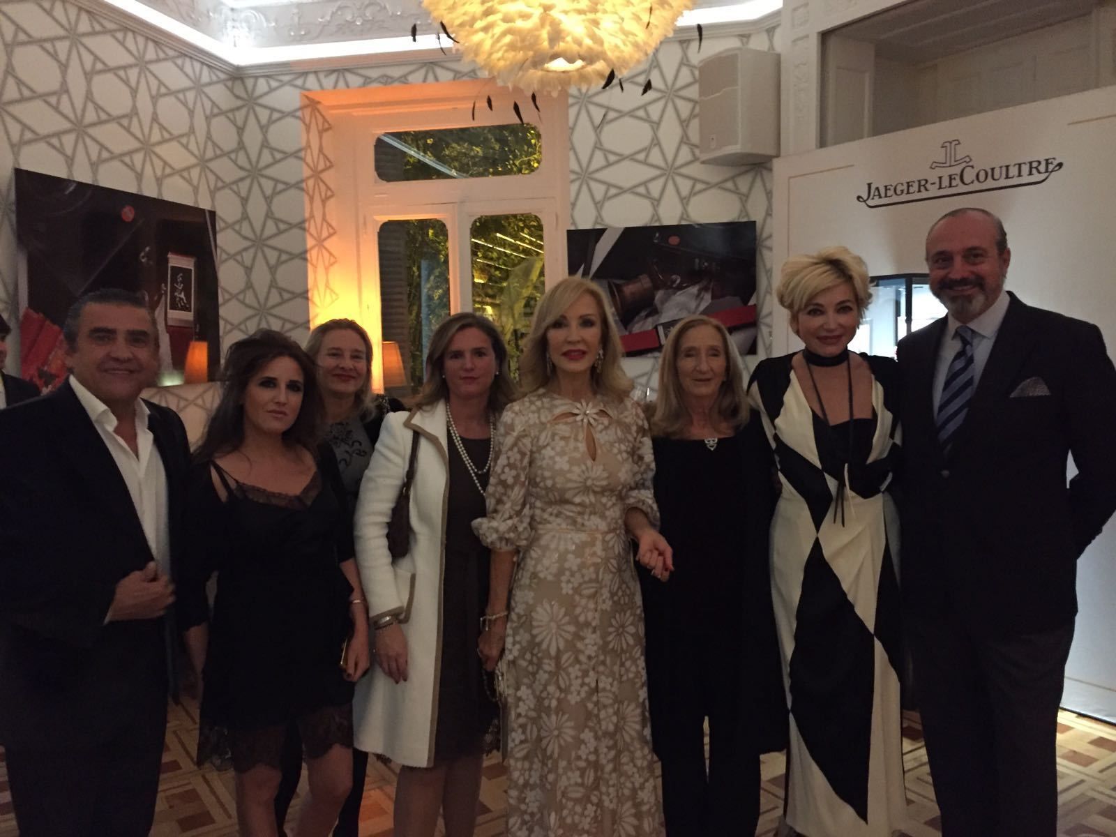Jaime Martínez-Bordiú, Marta Fernández, Almudena de Arteaga, Ana Chico, Carmen Lomana, Ana León, Simona Gandolfi y José Ramón Fernández de Mesa.