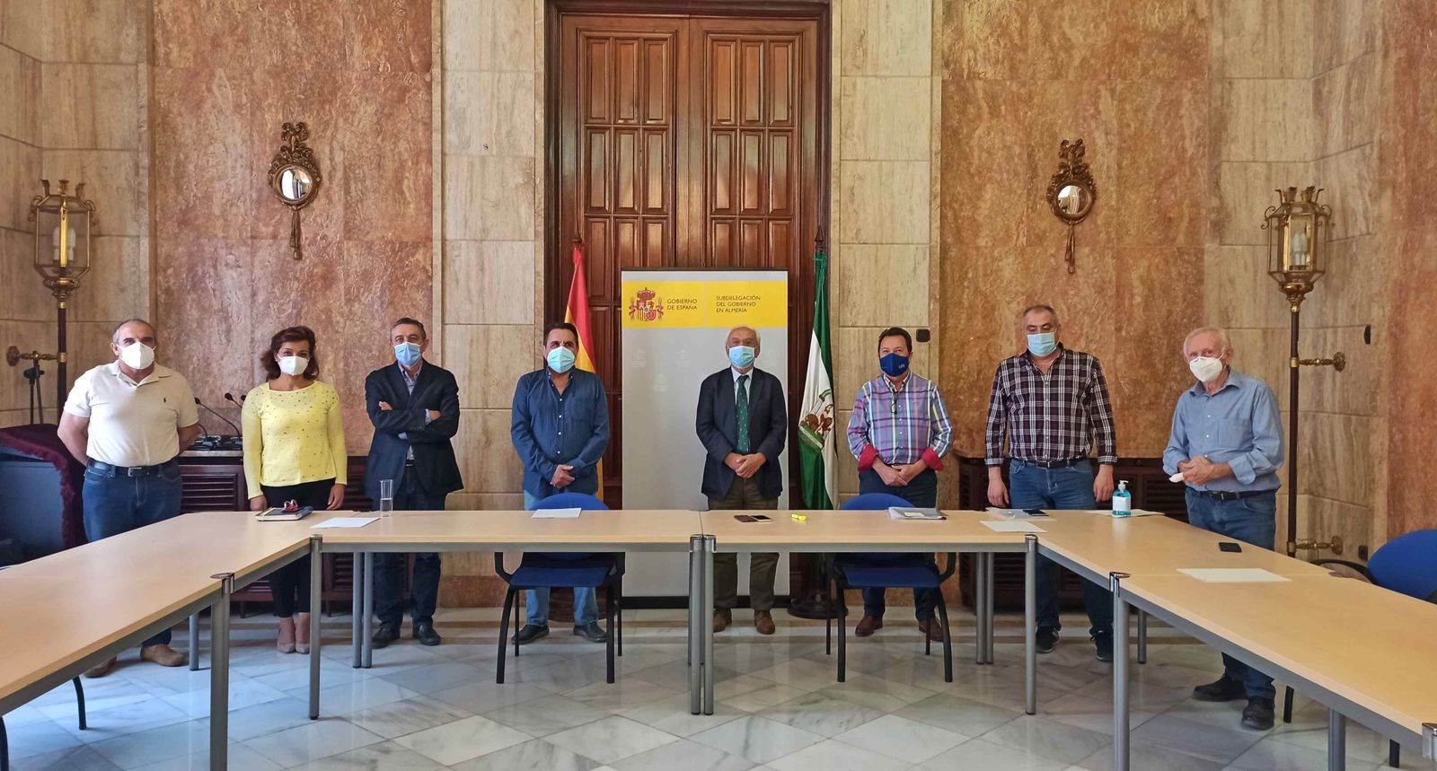 Reunión del subdelegado del Gobierno con representantes de la Mesa del Agua de Almería.