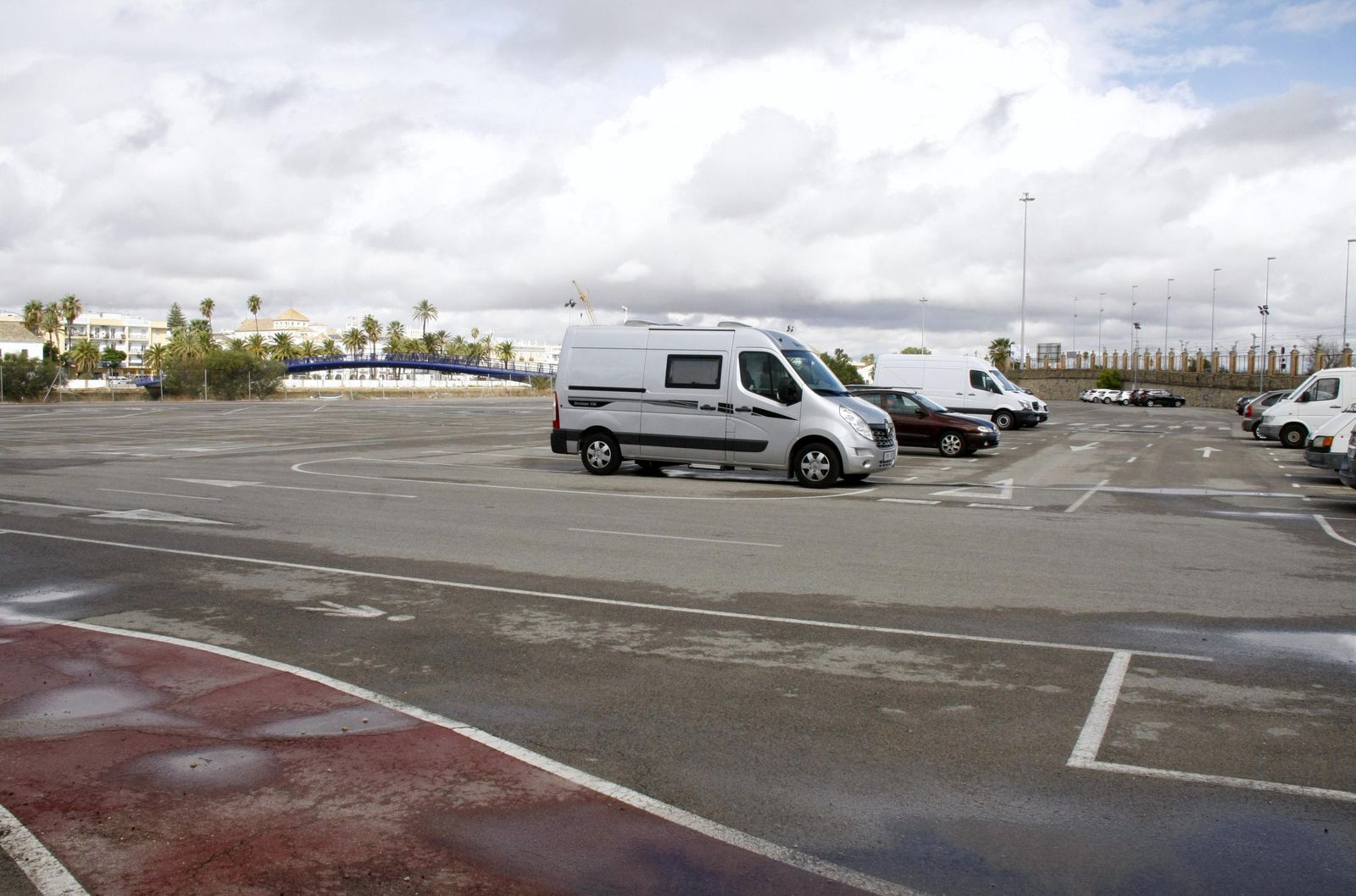 Una imagen del parking ubicado junto a la Pasarela.