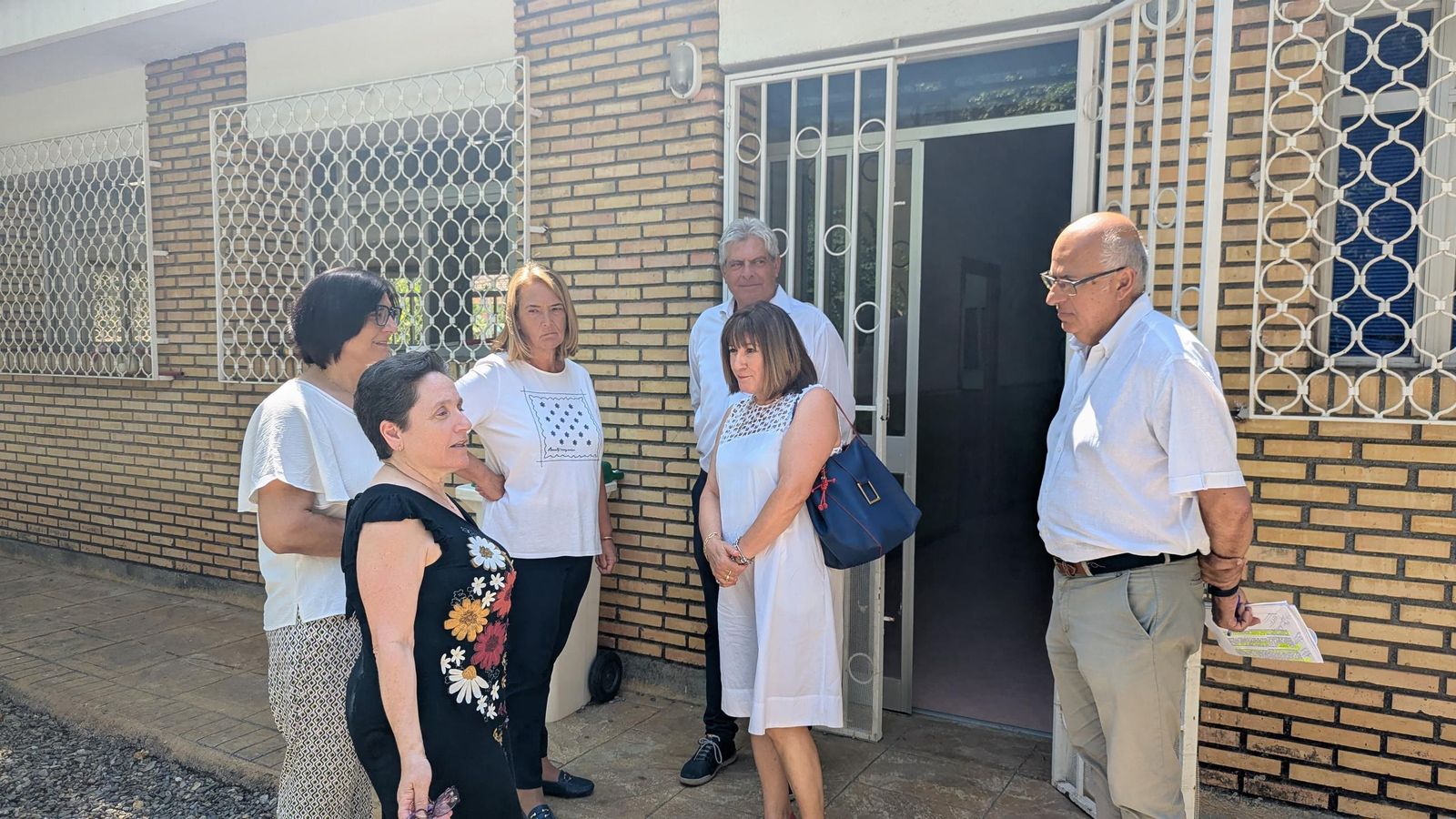 La delegada María José Martín visita junto a la alcaldesa de Motril, Luisa María García, las Escuelas Los Girasoles y Los Almendros