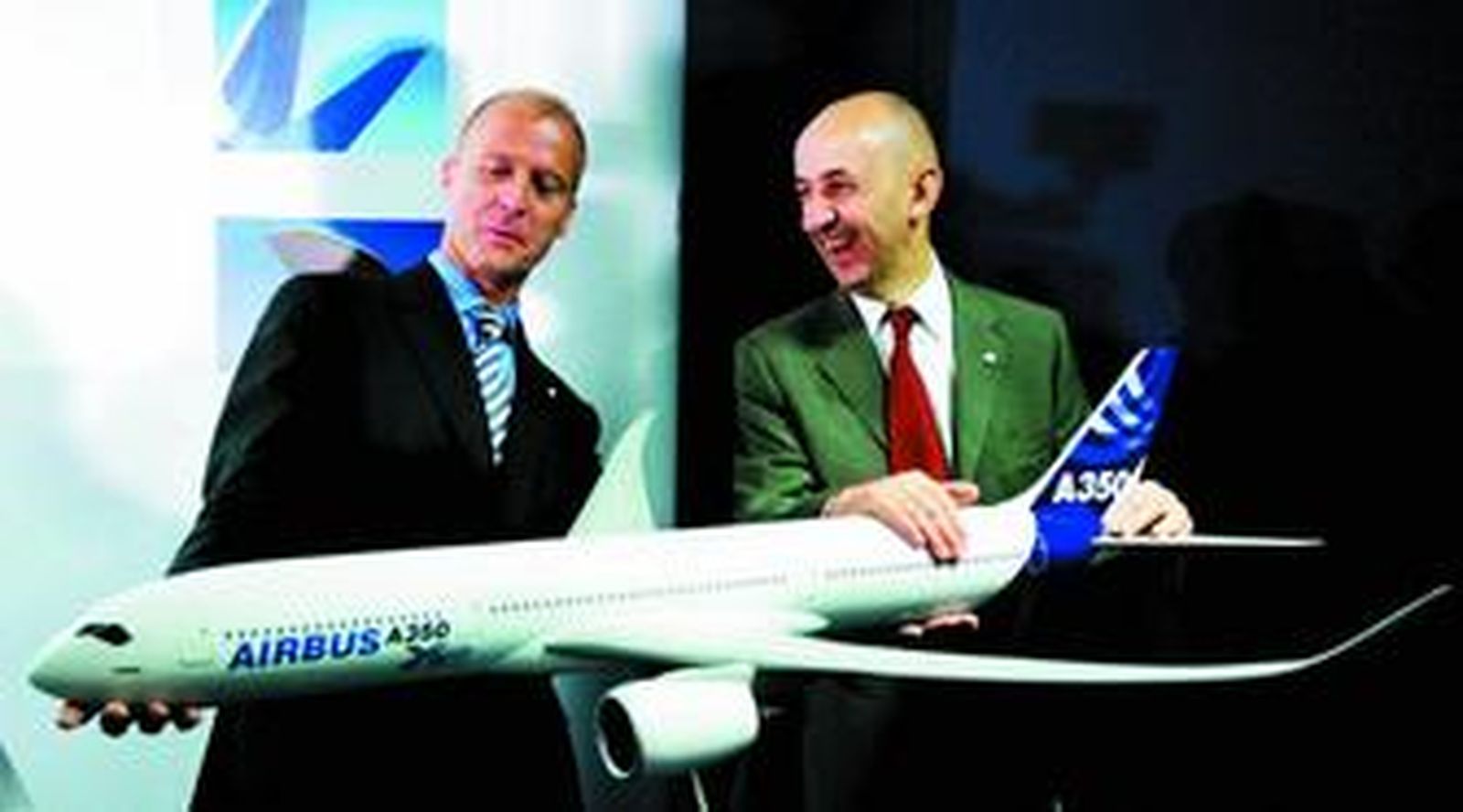 El presidente de Airbus, Tom Enders, y el de la matriz EADS, Louis Gallois, en una imagen reciente.