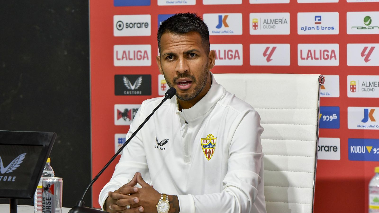 Jonathan Viera, en sala de prensa el día de su presentación como jugador indálico.