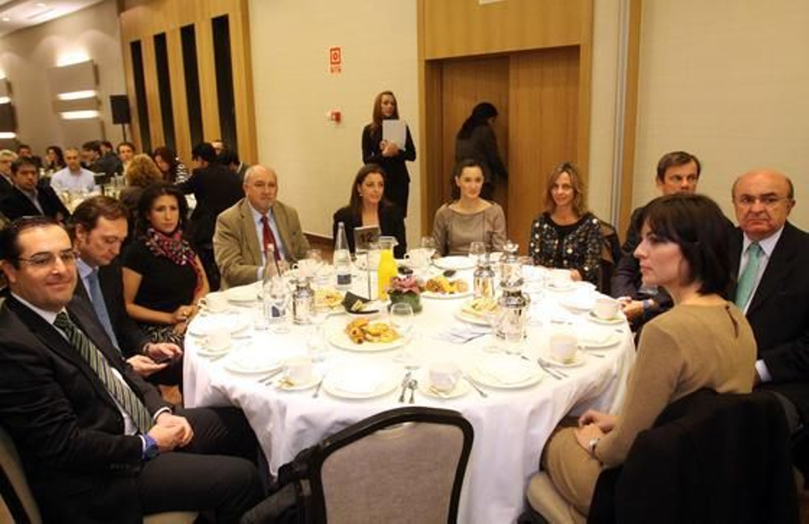 Miguel Briones, Emilio Sánchez, Silvia Sánchez, Diego Rodríguez, Mar Torres, Elisa Pérez de Siles, Rocío Fernández, Juan M. Rodríguez, José M. Atencia y Paqui Sánchez

Foto: Reportaje gr?co: Migue Fernandez y Sergio Camacho