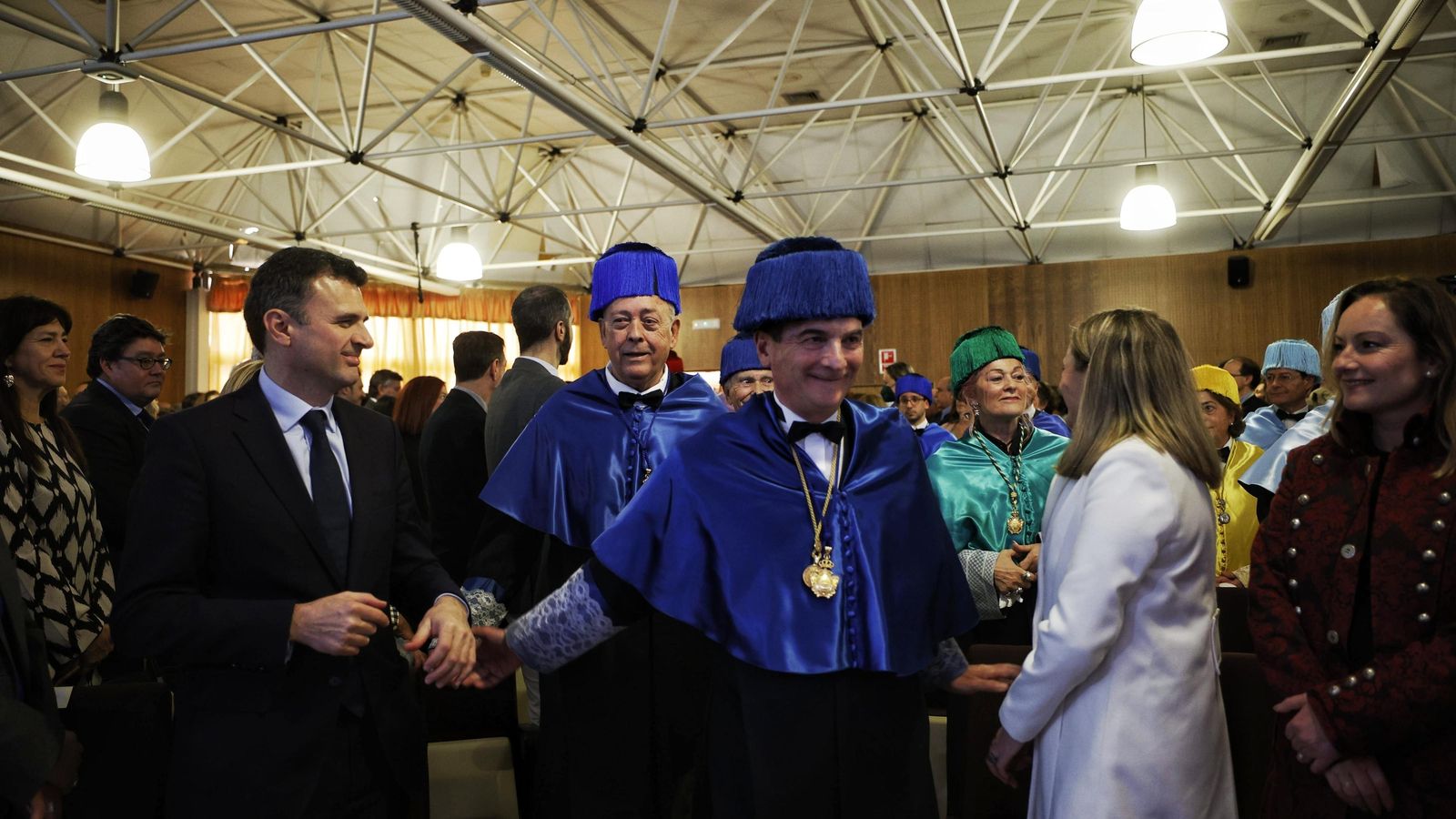 Los ex rectores Guillermo Martínez Massanet y Diego Sales Márquez , después de saludar al alcalde de Cádiz, Bruno García.