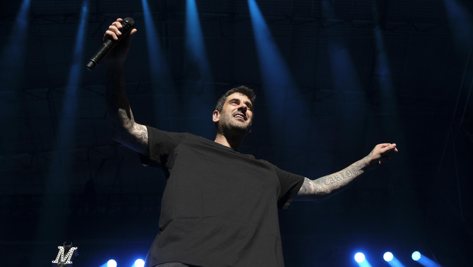 El concierto de Melendi llena de fans la Plaza de Toros de Almería, en imágenes
